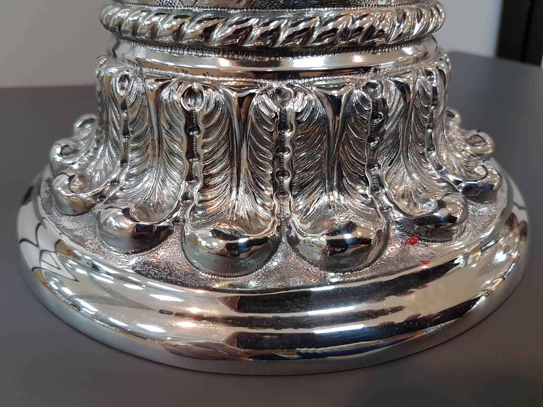 20th Century Italian Sterling Silver Fruit Triumph Centrepiece Vase In Excellent Condition For Sale In VALENZA, IT