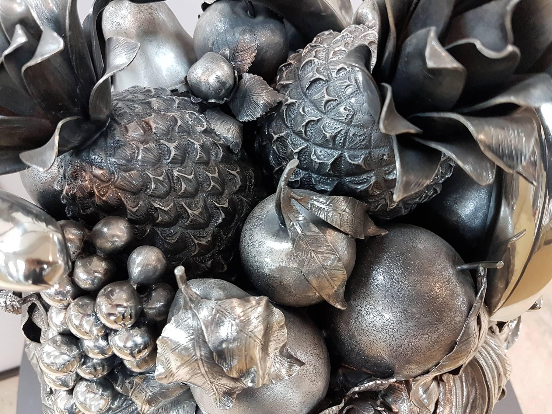 Jarrón centro de mesa Triunfo Frutal de plata de ley italiana del siglo XX en Excelente estado para la venta en VALENZA, IT