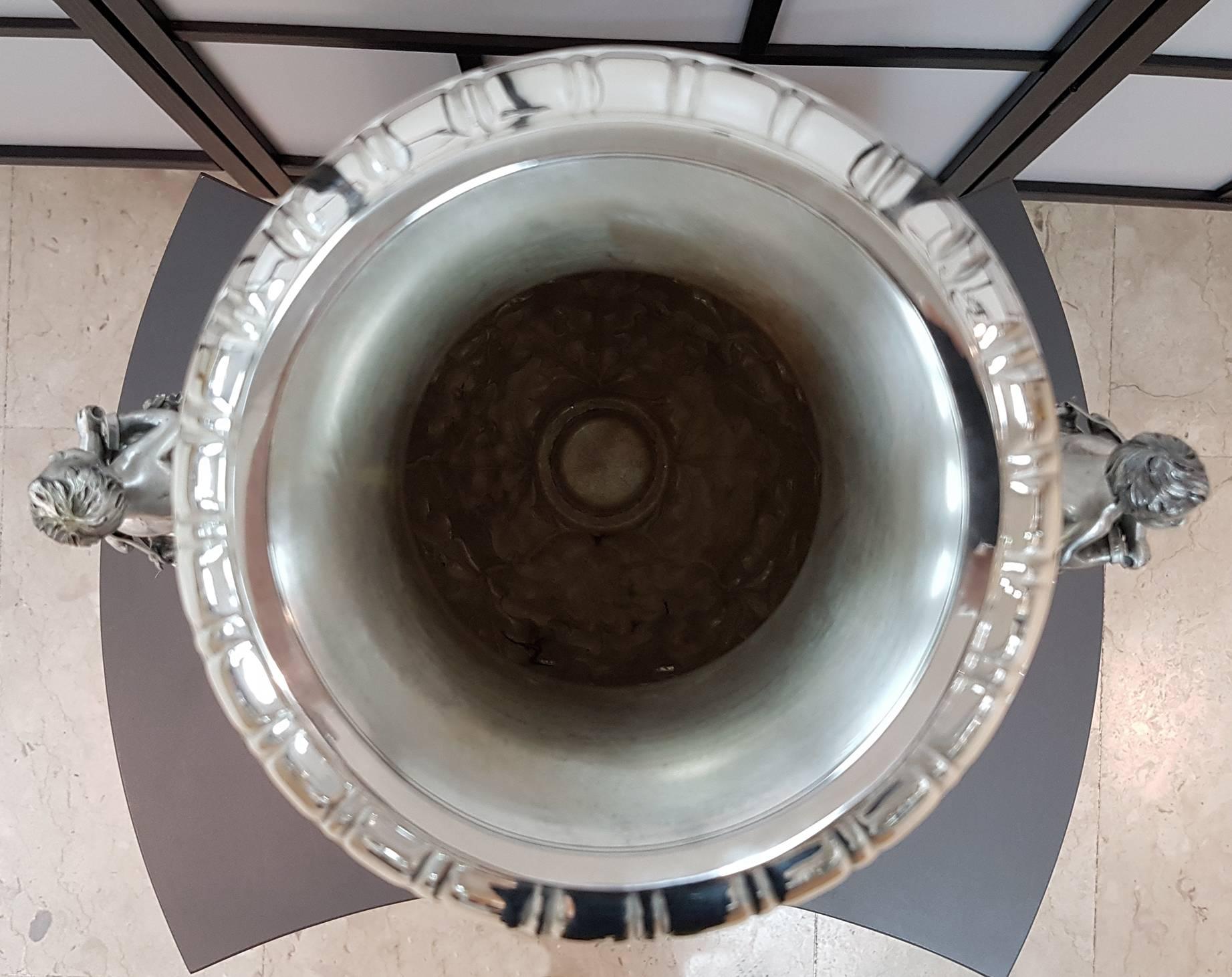 Italienische Vase aus Silber mit Eichenblättern aus dem 20. Jahrhundert. Gesprenkelt, geprägt und brüniert im Angebot 9