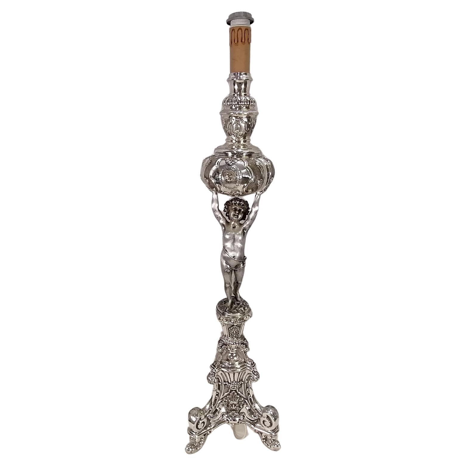 Italienischer Bodentisch aus Silber des 20. Jahrhunderts  Lampe. Geprägt und eingestellt von Hand