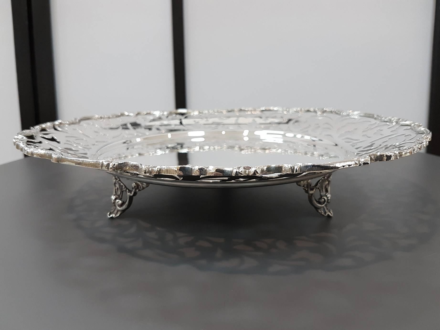 20th Century Italian Sterling Silver Pierced Dish In Excellent Condition For Sale In VALENZA, IT
