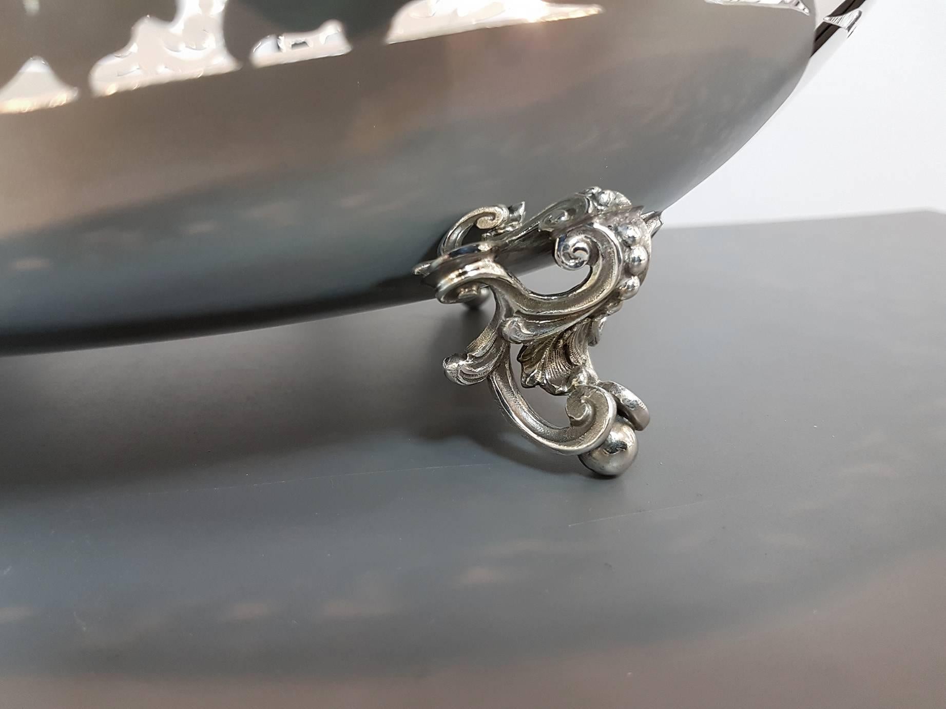 Hand-Carved 20th Century Sterling Silver Pierced Centrepiece. Handicrafts made in Italy