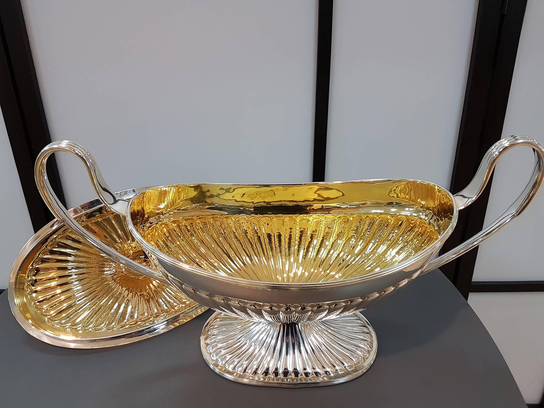 20th Century Italian Silver Tureen & Tray Adams revival. Enbossed ceased by hand In Excellent Condition For Sale In VALENZA, IT