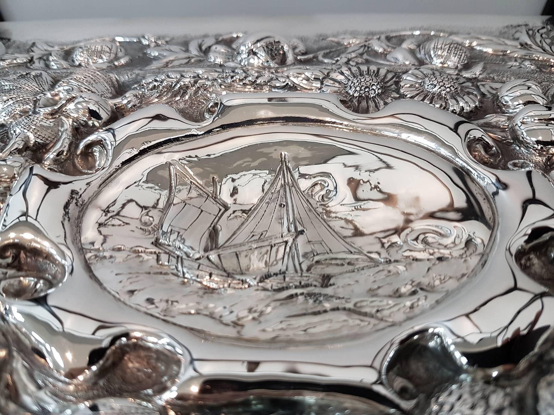 20th Century Italian Solid Silver Table SHIP Box embossed completely by hand In Excellent Condition For Sale In VALENZA, IT