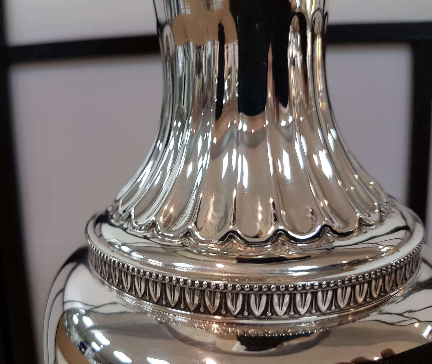 Vase italien en argent de style néo-empire du XXe siècle en vente 3