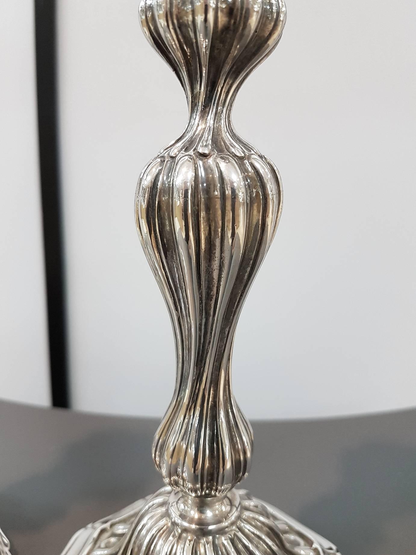 20. Jahrhundert Sterling Silber Italienische Kerzenständer Barock Barocco Replica im Zustand „Hervorragend“ im Angebot in VALENZA, IT