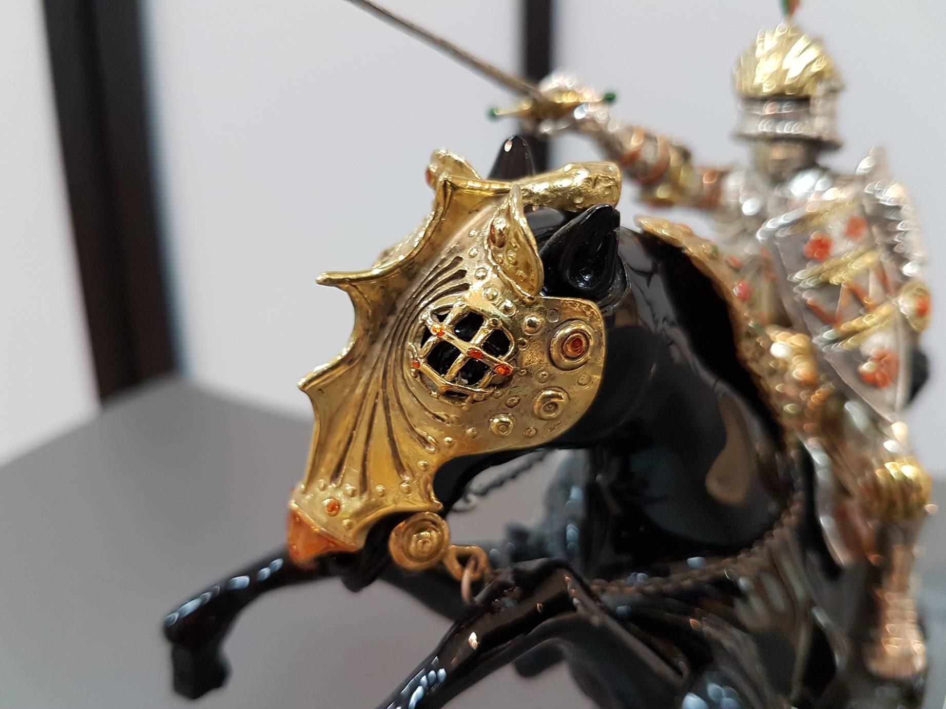 Médiéval 20e siècle Made in Italy A Silver cheval et armure de chevalier en vente