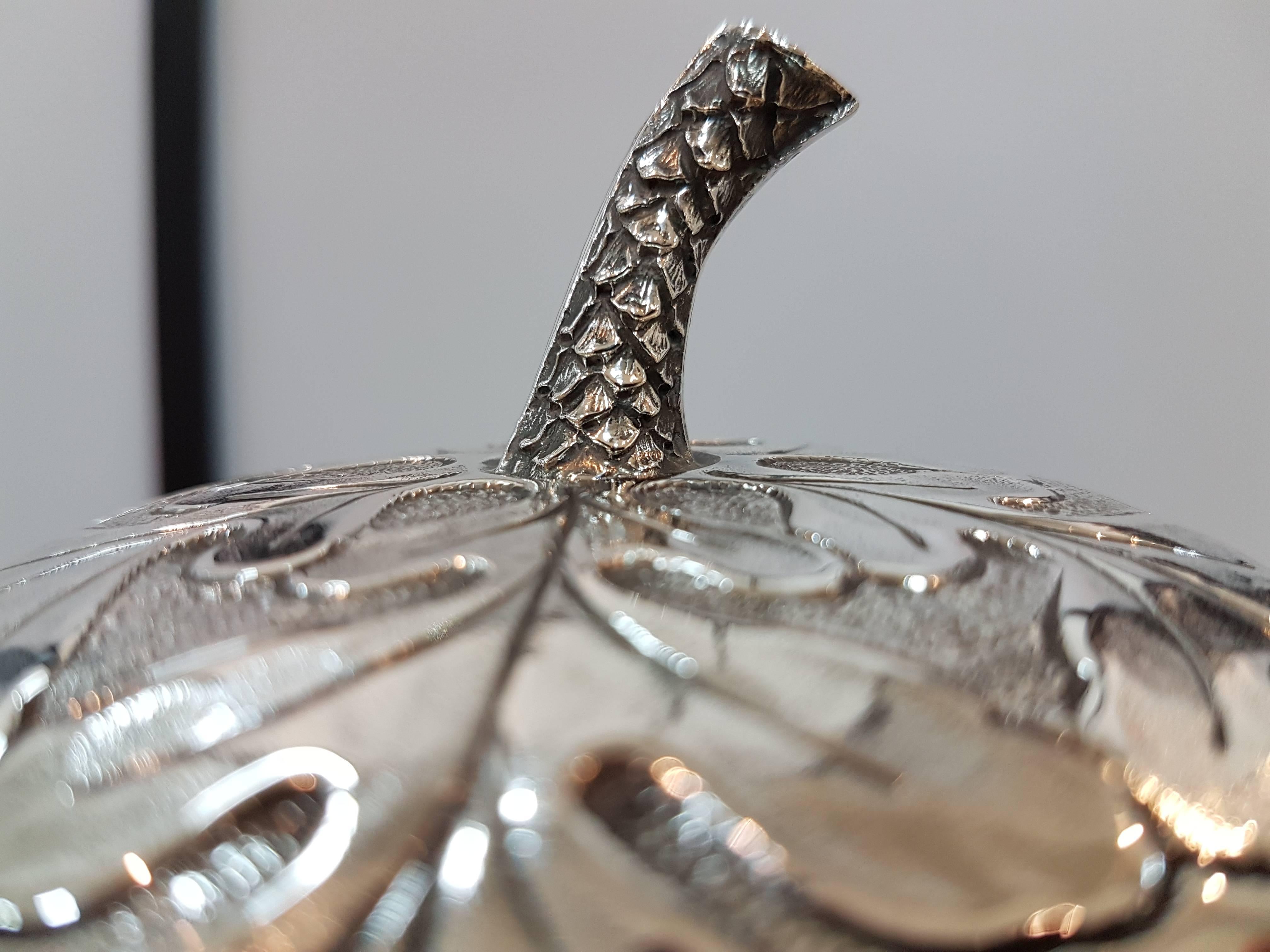 Modern 20th Century Italian Silver Box Embossed and Chiselled by Hand Acorn Shape For Sale