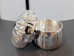 Scatola d'argento italiana a forma di mushroon del XX secolo. Embosse e cesellate a mano