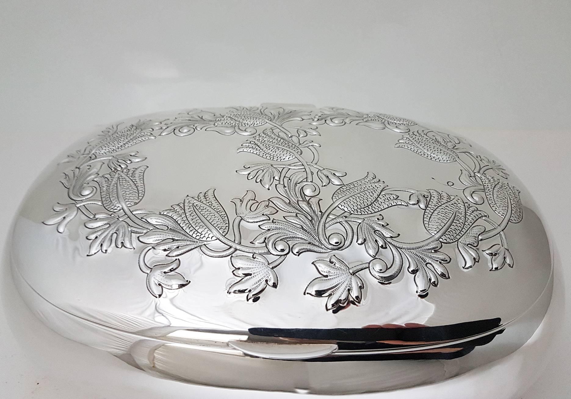 Oblong sterling silver hinged table box.
The body of the box is smooth. The lid is smooth with embossed bellflowers
The lid is embossed and chiseled with bellflowers-shaped motifs
The box is all handmade
