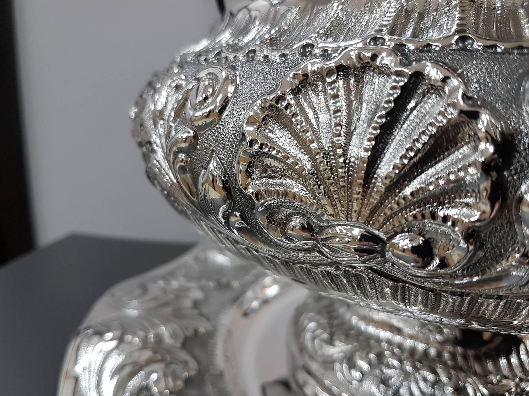 Runde Terrine und Schale aus italienischem geschwungenem Silber im Barockstil des 20. Jahrhunderts im Angebot 3