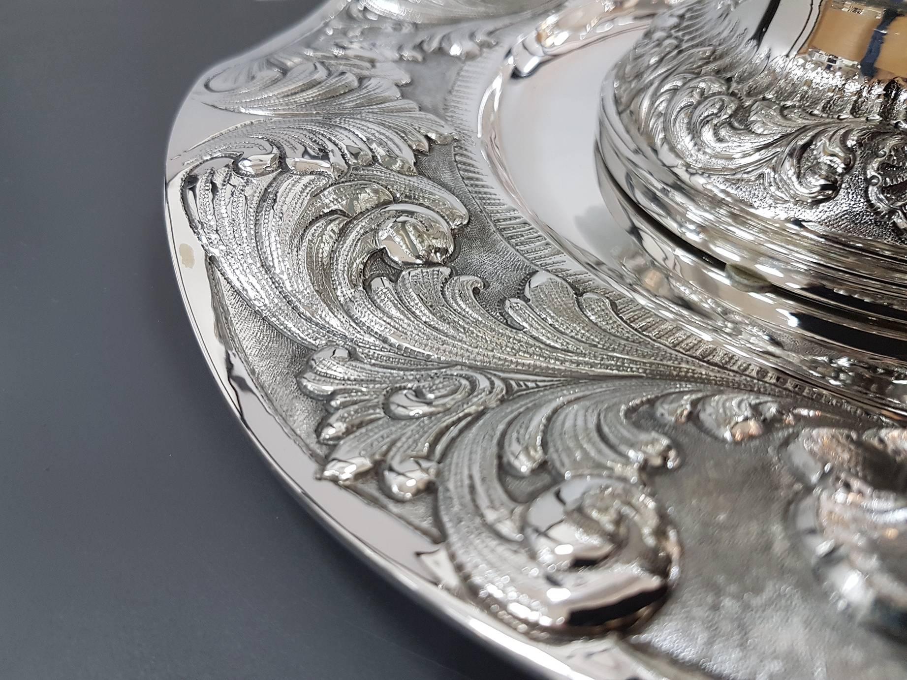 Runde Terrine und Schale aus italienischem geschwungenem Silber im Barockstil des 20. Jahrhunderts im Angebot 5