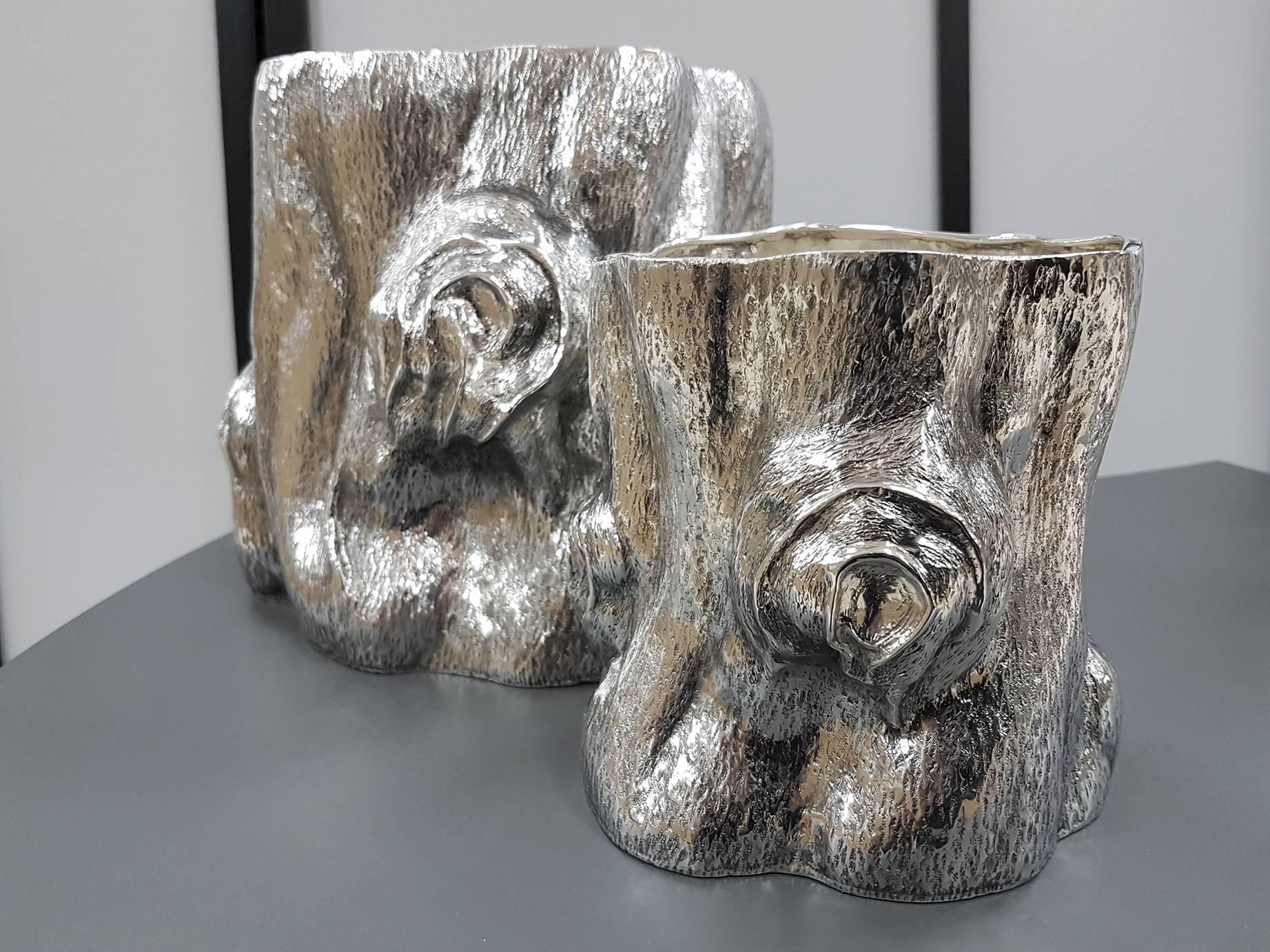 Ice bucket and champagne Set in solid silver in the shape of a tree trunk. The processing, chisel and embossing, was completely made by hand from a sterling silver sheet.

Ice bucket gr. 700 d. cm. 15 h. 14.5
Champagne bucket gr. 1,580 d.cm. 23 h. 20