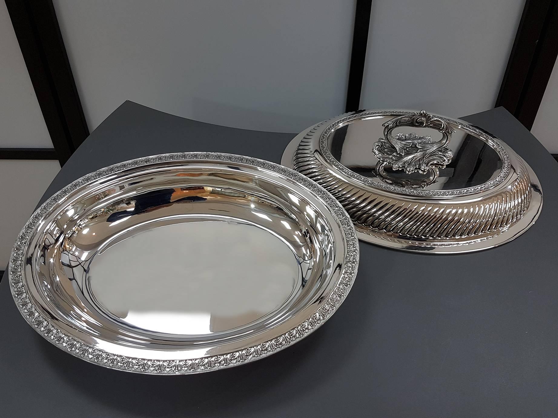 Late 20th Century 20th Century Italian Sterling Silver Ceased Oval Entree Dish  For Sale