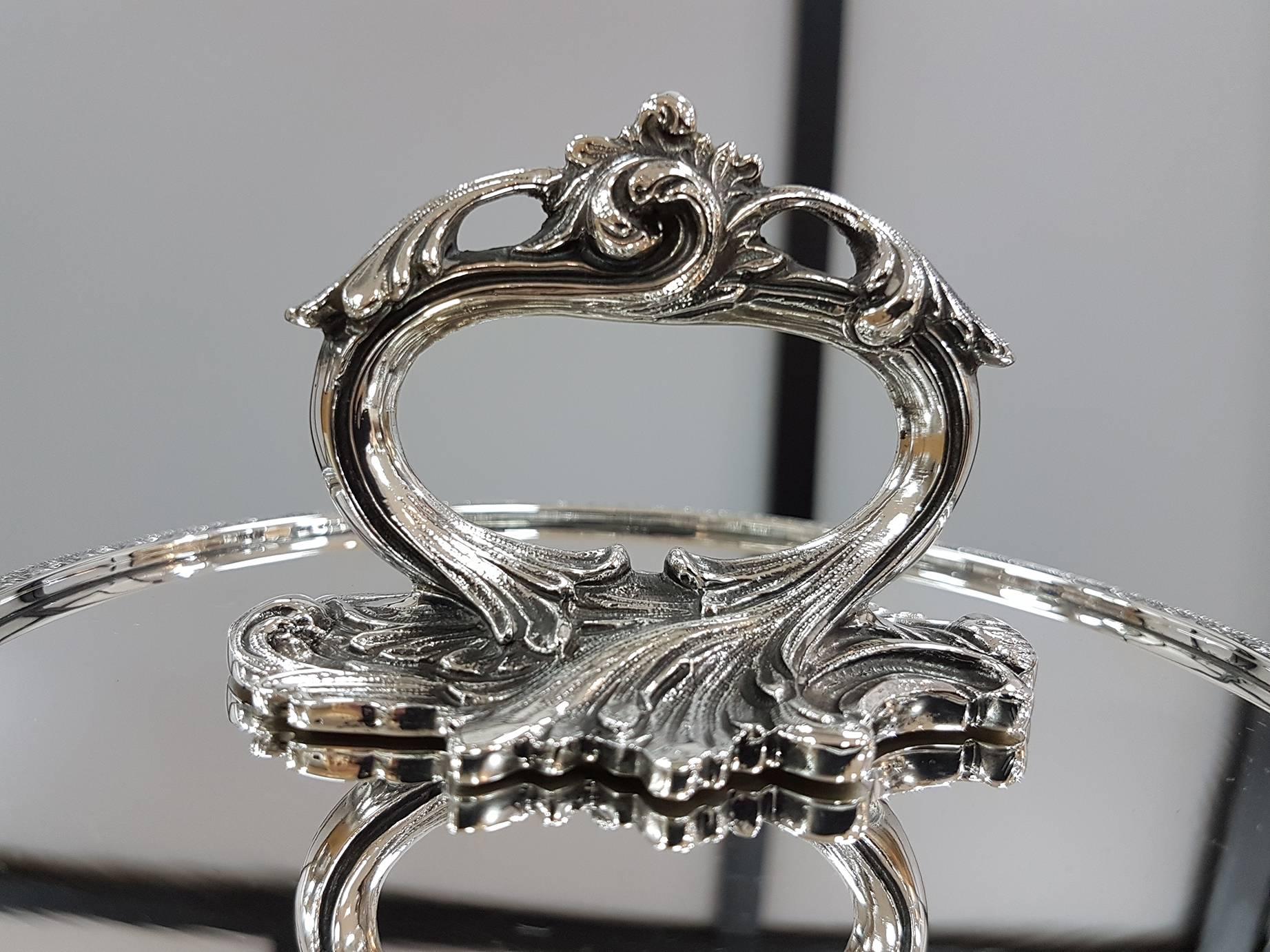 Entree Dishe italienne du 20ème siècle en argent sterling éteint Excellent état - En vente à VALENZA, IT