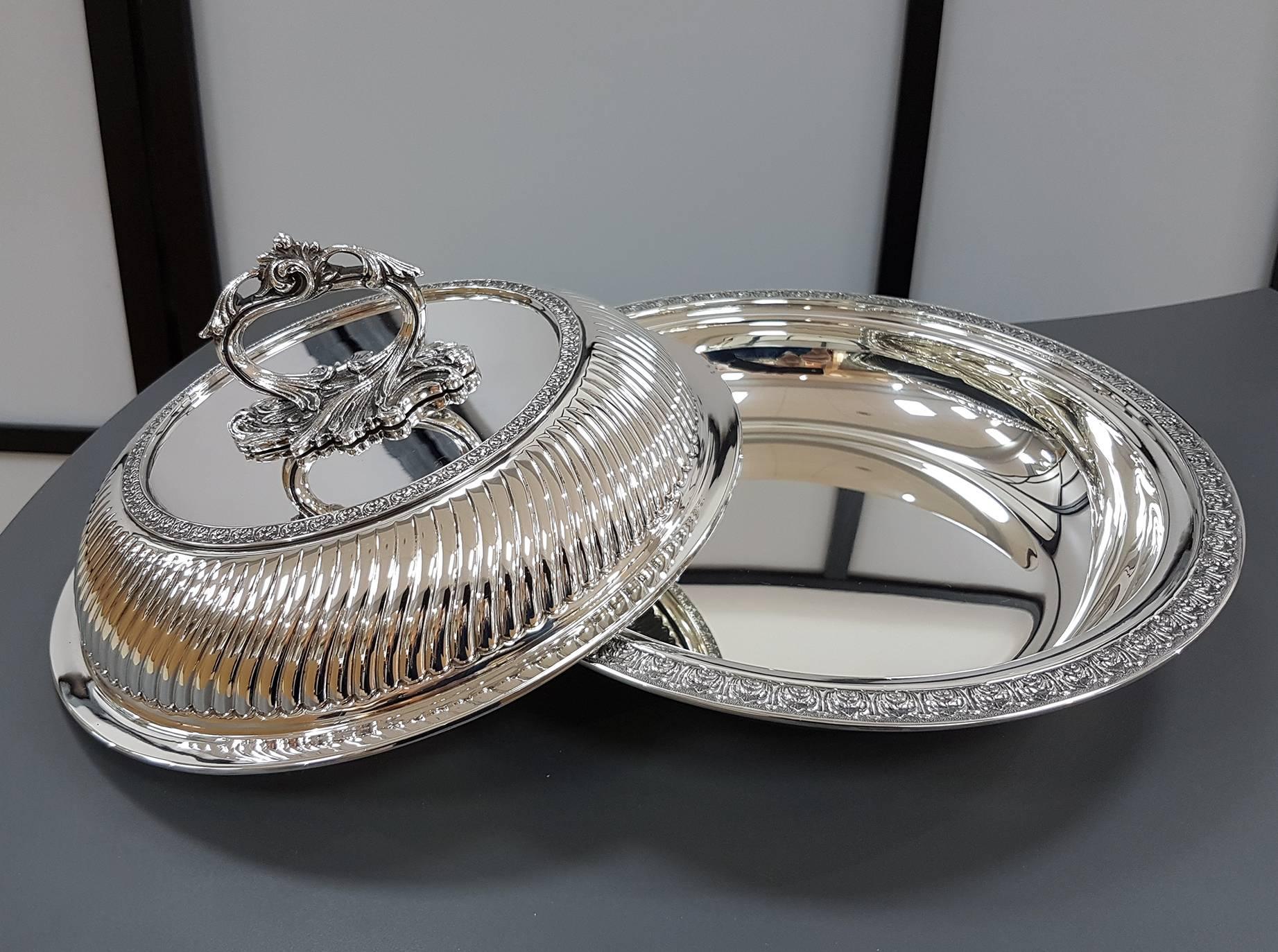 20th Century Italian Sterling Silver ceased Entree Dishe For Sale 1