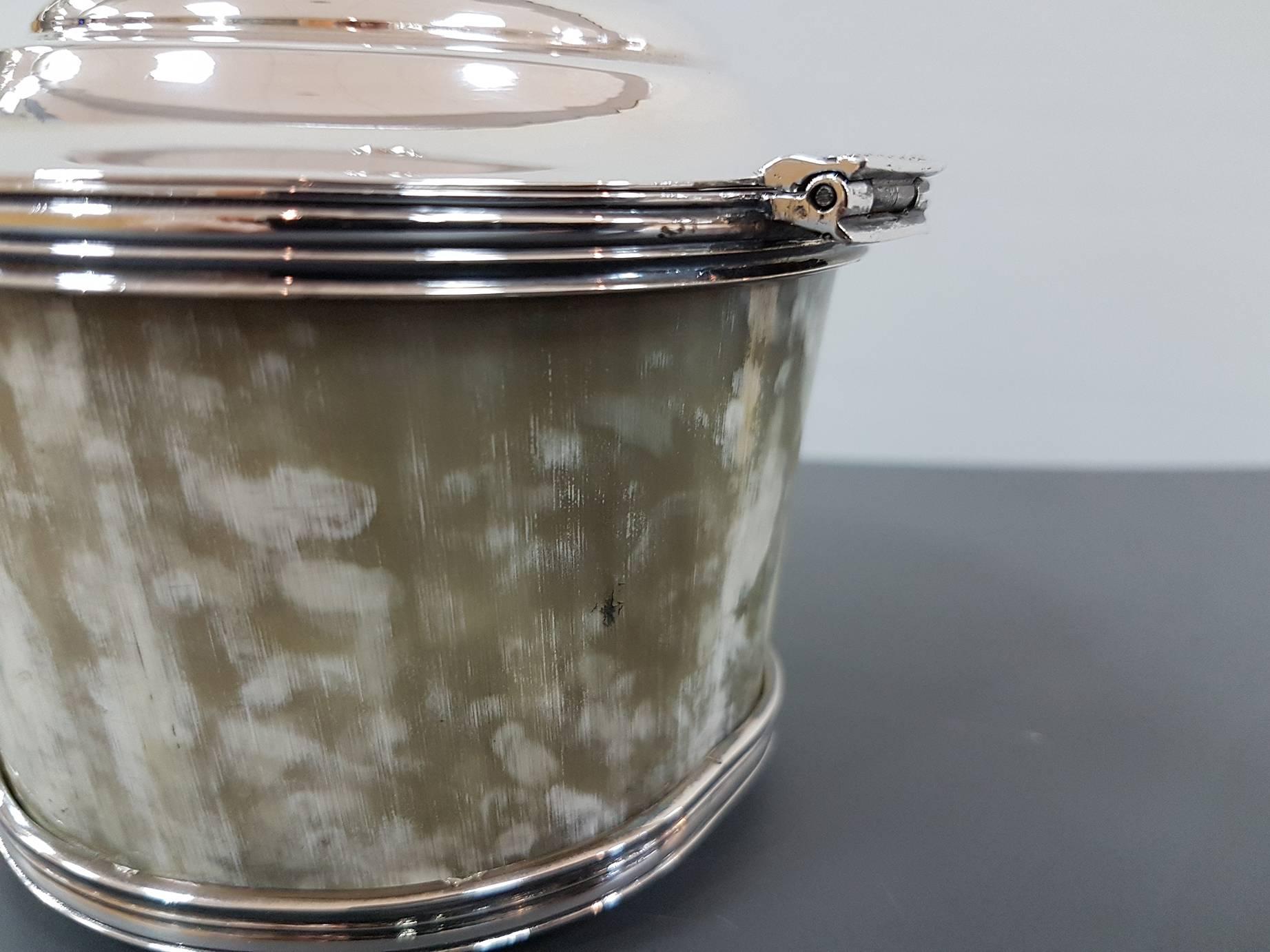 20th Century Italian Sterling Silver Round Box with Natural Horn Body For Sale 2