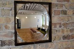 Espejo convexo Galt con marco de bronce, diseñado por Christopher Gentner