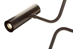 Lámpara LED pivotante de sobremesa o escritorio con brazos articulados en latón patinado