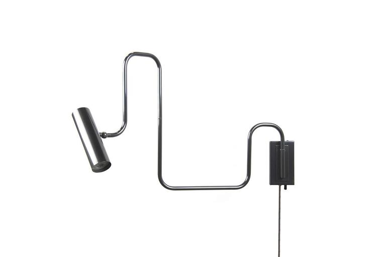 Pivot Single Wall Sconce with Articulating Arms in Brass For Sale at