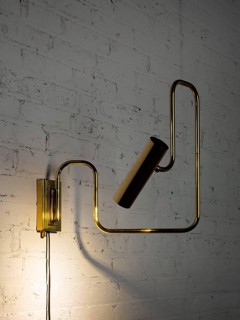 Pivot Single Wall Sconce with Articulating Arms in Brass For Sale at