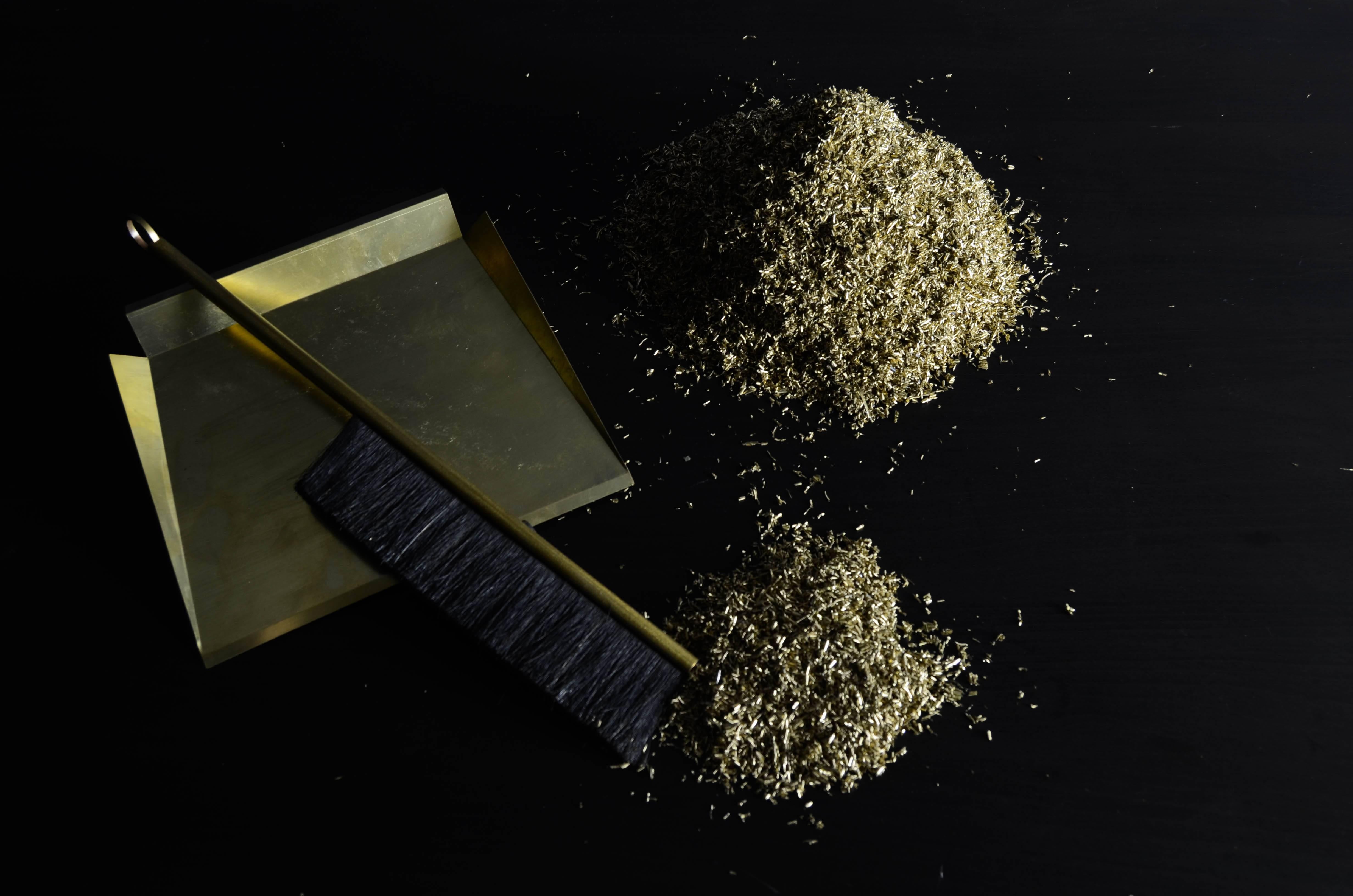 Modern Sweep Dust Pan and Brush with Wall Mount Peg, Made of Brass and Horsehair Brush For Sale