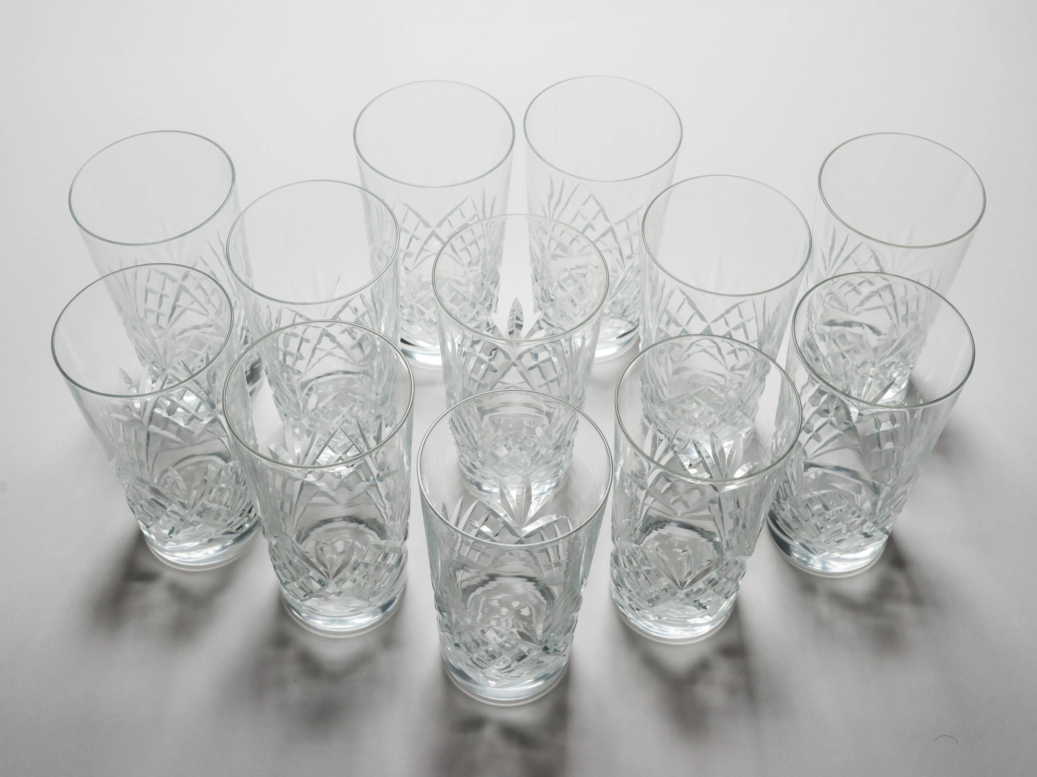 A beautiful set of 12 English glass tumblers with lovely cut decoration and ground bases, circa 1920.

Total weight: 2784g.
   