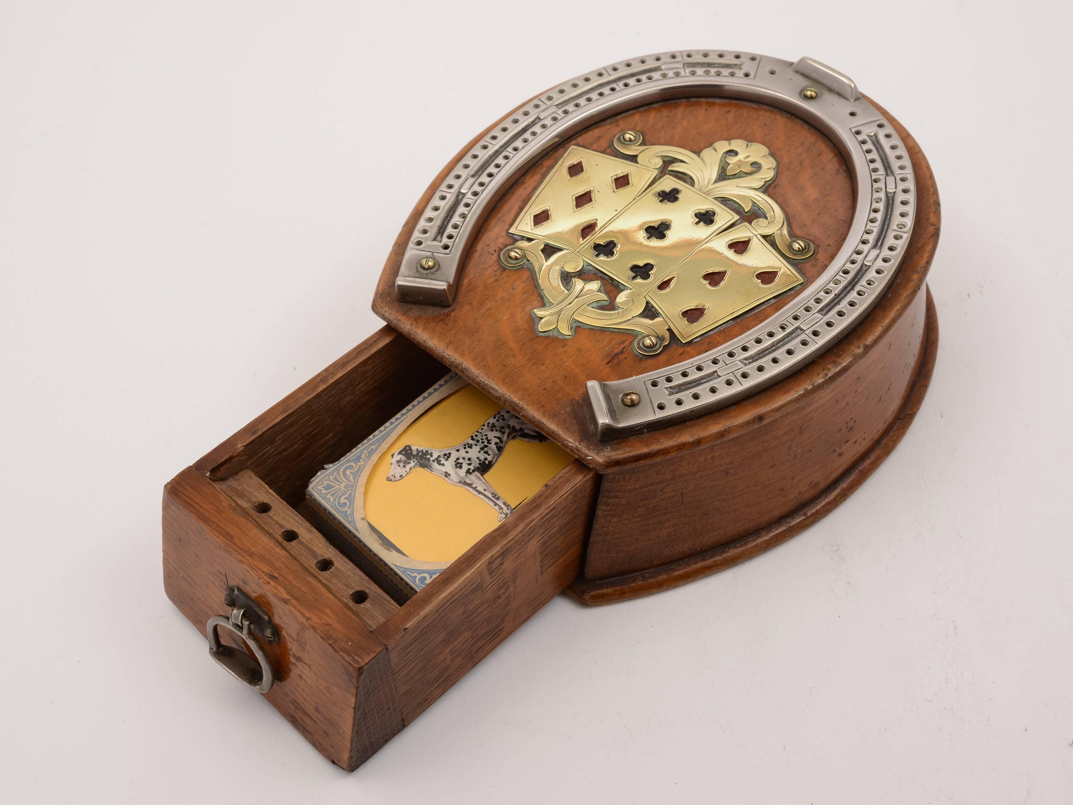 A good English Victorian oak and brass horse shoe-shaped cribbage board. Has card drawer which has stirrup shaped handle and holes for markers, circa 1890. (Cards not included)

Measures: Total weight 794g

 
