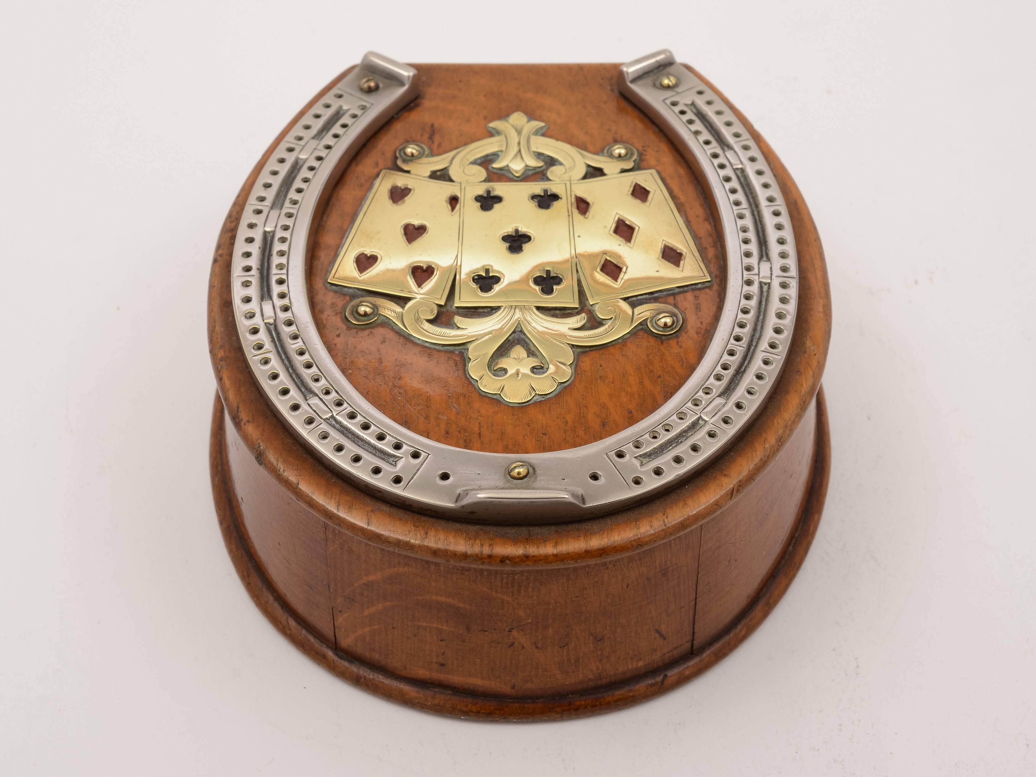 Late Victorian 19th Century Victorian Horse Shoe-Shaped Oak Cribbage Board
