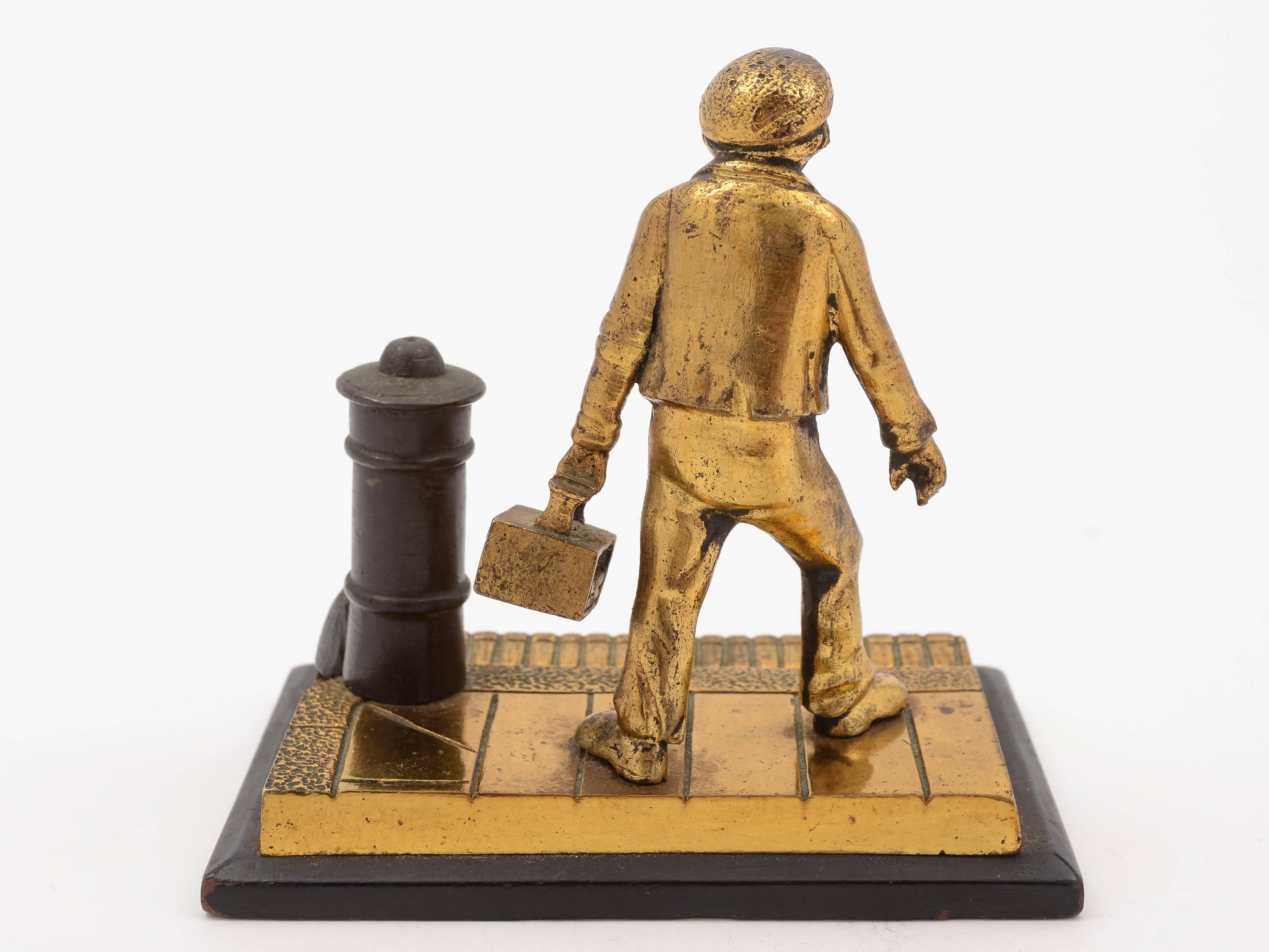 A lovely American lacquered brass paperweight with model of shoe-shine boy standing next to a fire hydrant which is made out of cast iron. The whole thing sits on a hardwood base, circa 1890.

Weight: 528g.

       