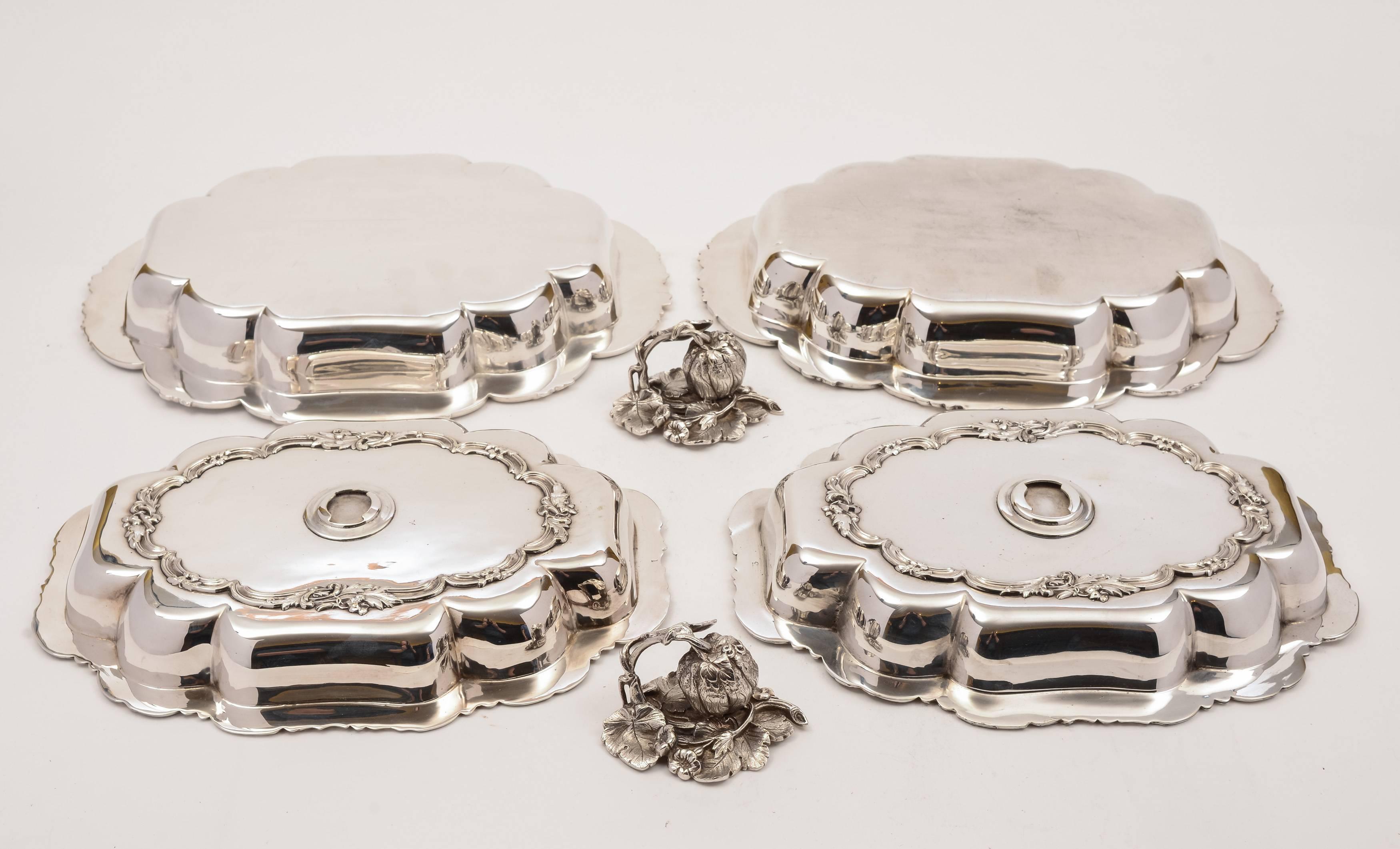A stunning pair of large English Victorian silver plated entree dishes with beautifully moulded pumpkin handles which can be detached, making a set of four open dishes if required. These are circa 1870 but have no makers mark. 

Total weight:
