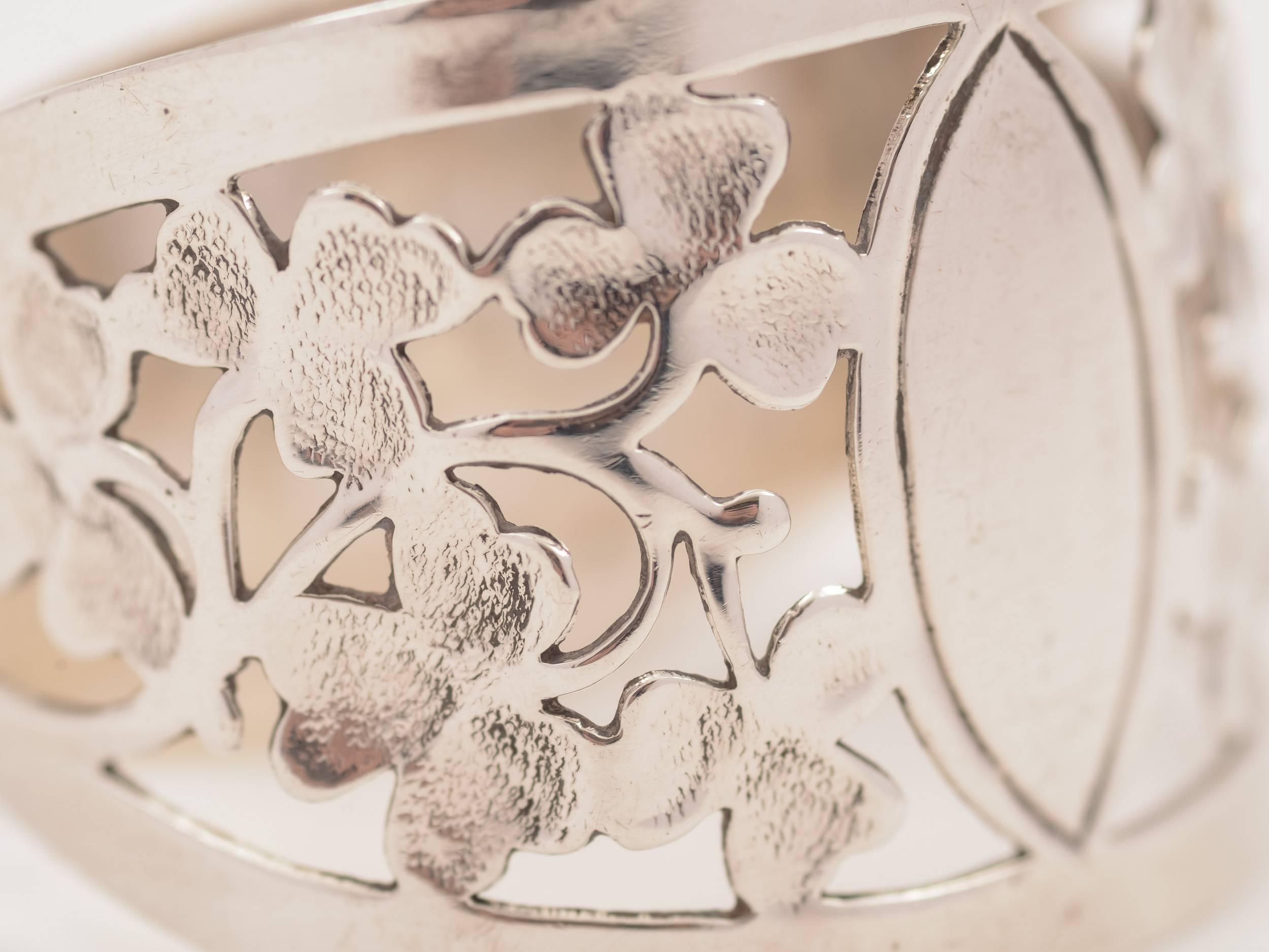 British 20th Century Edwardian Shamrock Design Cased Silver Napkin Ring