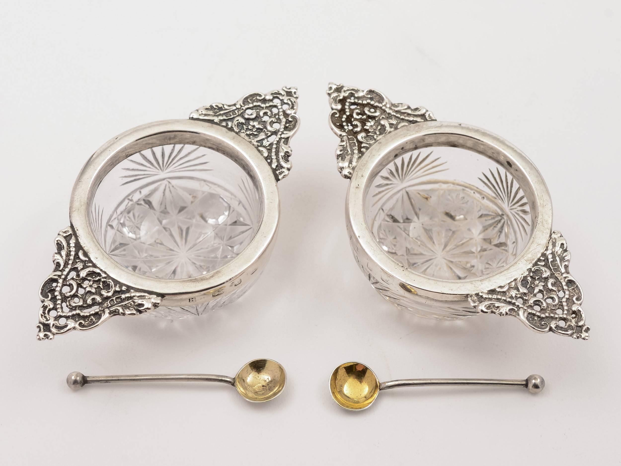 A pretty pair of English Victorian silver and intaglio cut-glass quaich shaped salts with silver salt spoons. Hallmarked Birmingham 1895 and marked H.B for the maker Henry Bourne, Ludgate Hill, Birmingham.

Measurements:
Height: 1