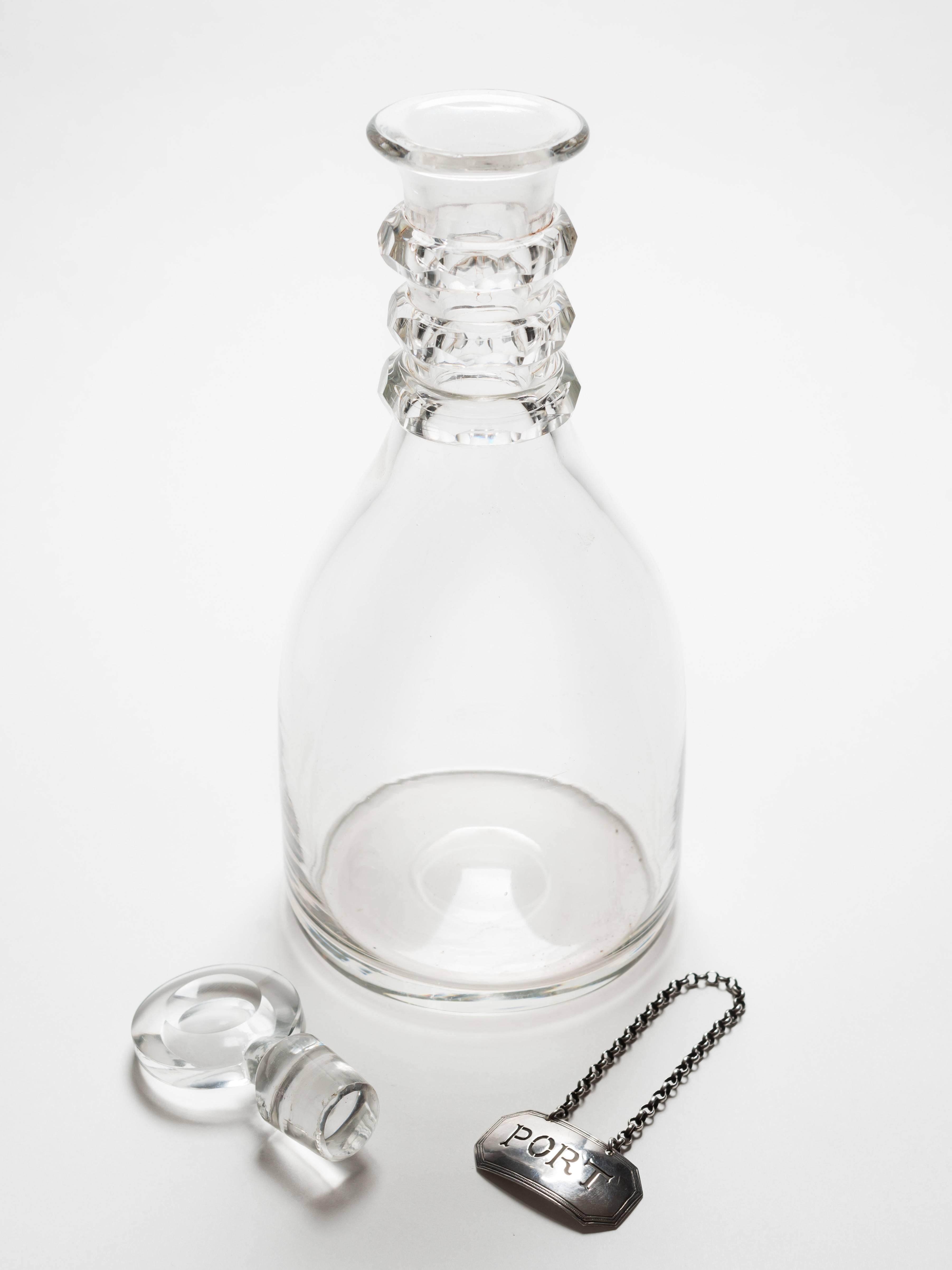 A good English George III glass decanter with bulls-eye stopper and silver-on-copper port label, circa 1820.

Weight: 948g.
       