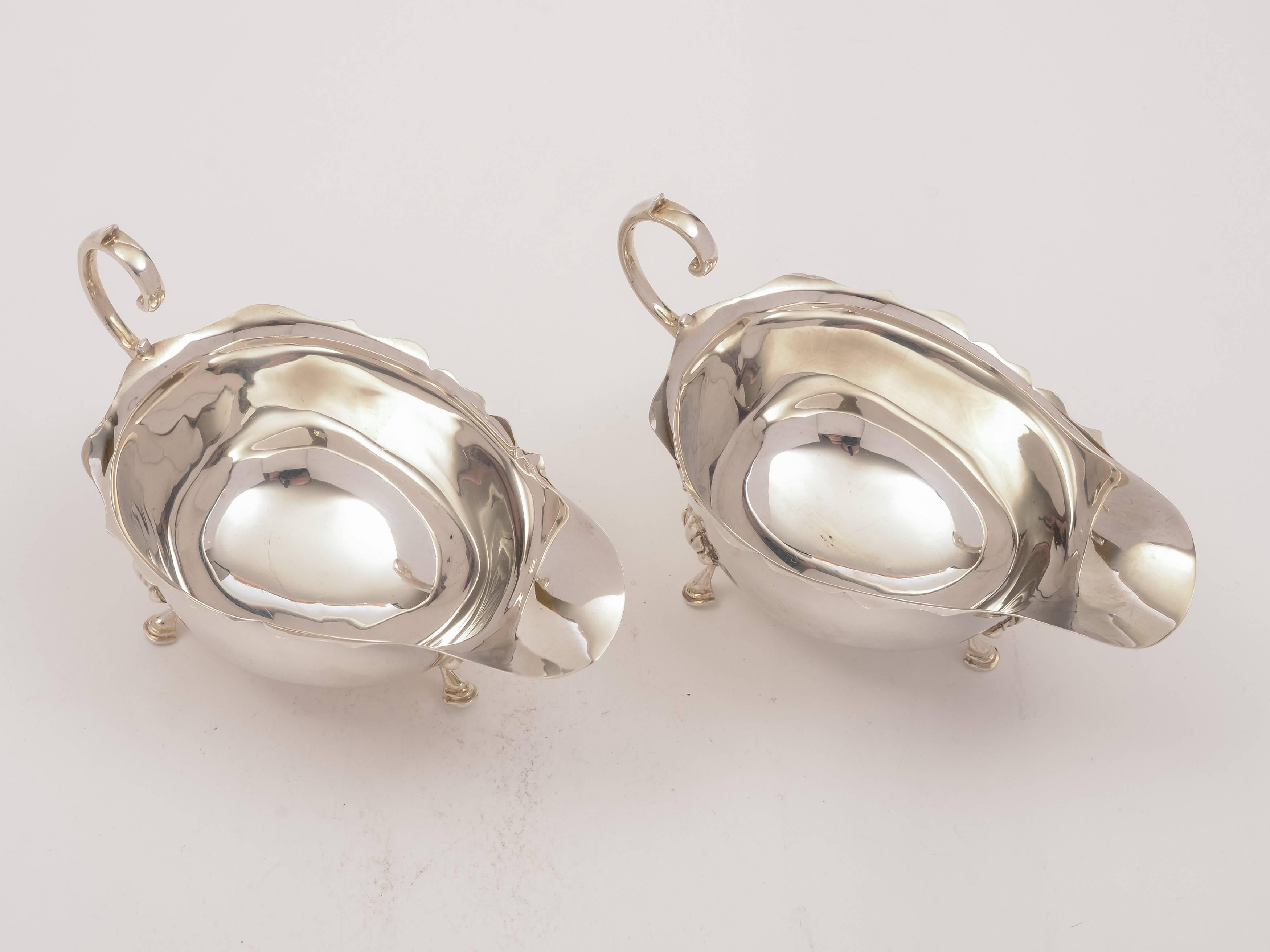 Great Britain (UK) Pair of 20th Century Art Deco Silver Sauce Boats, Sheffield, 1929