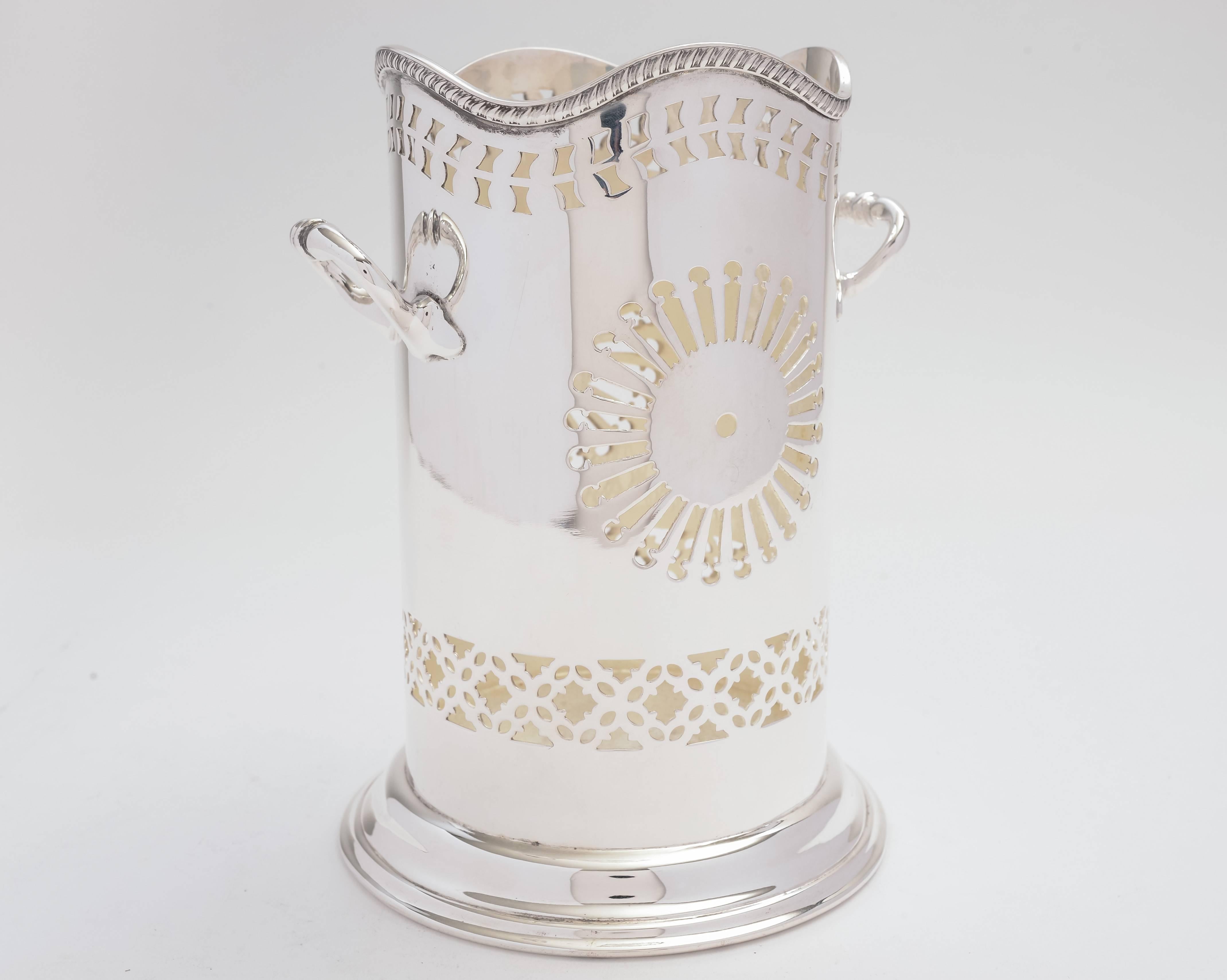 Stunning Victorian pierced bottle holder made by Deakin & Sons, Sidney Works, Birmingham. 

Measurements:
Height: 7 1/2