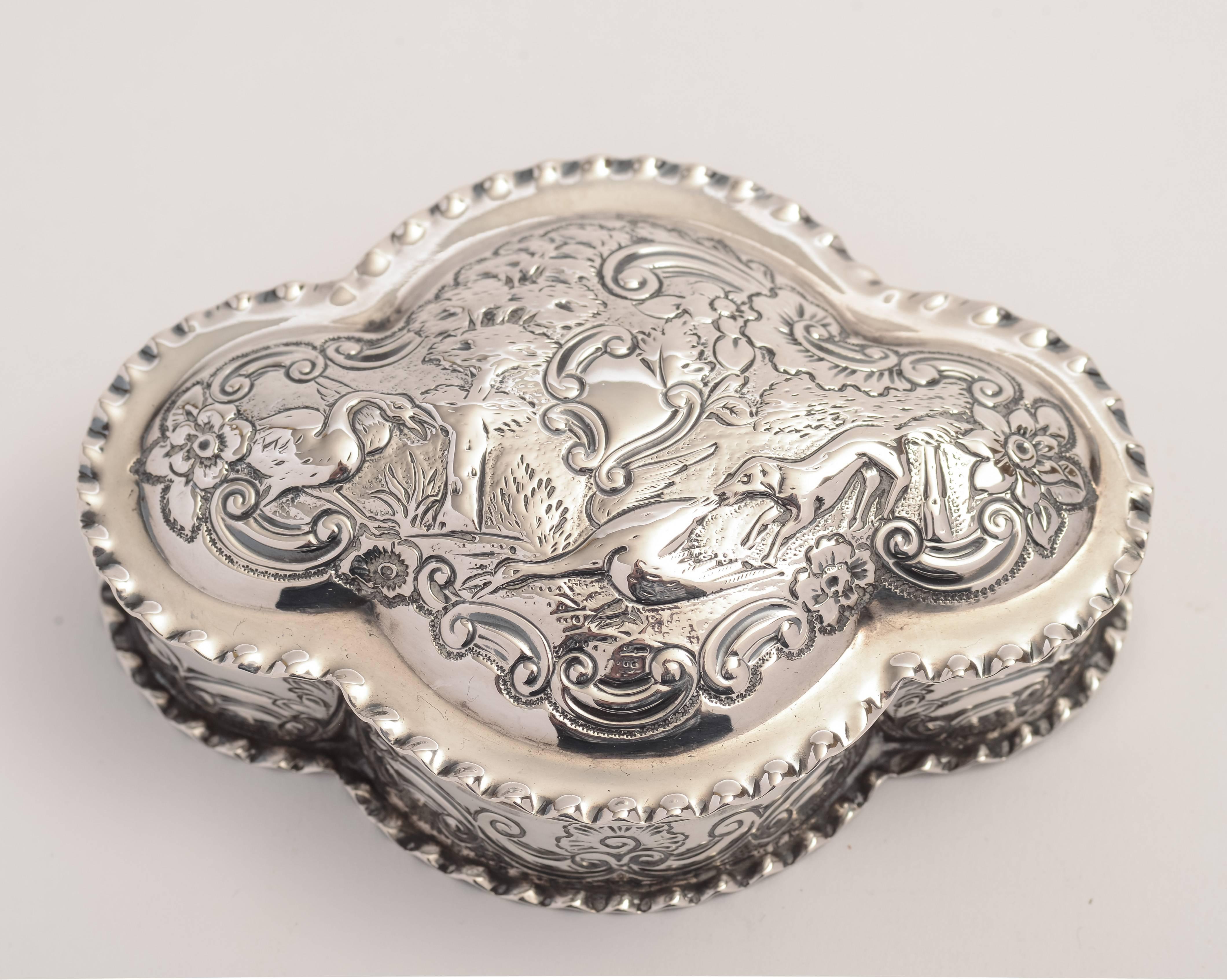 Lovely oval shaped Victorian silver embossed and engraved trinket box depicting a fox chasing a goose. Hallmarked London, 1887.

Approx. 4 3/4