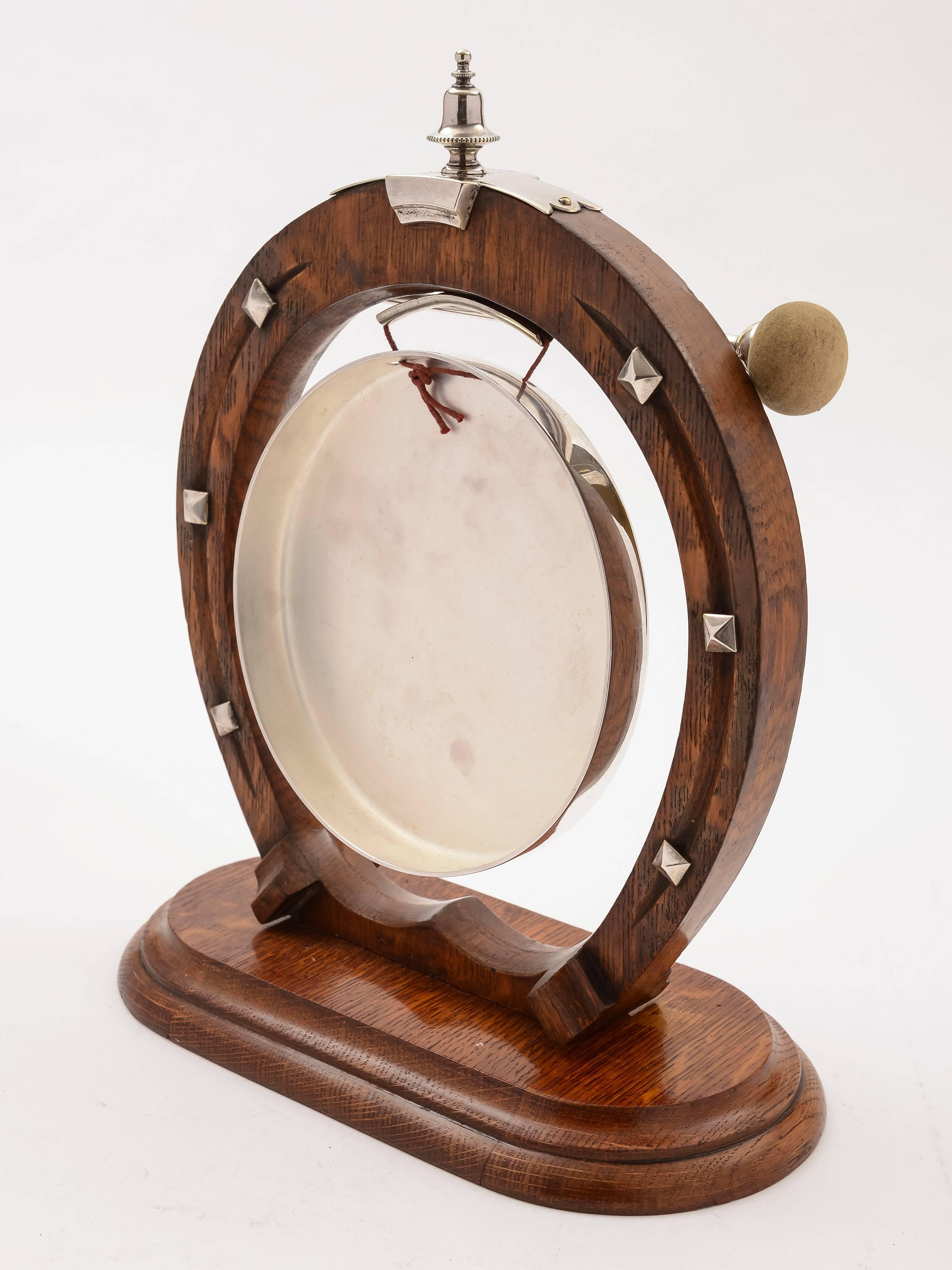 A gorgeous English Victorian large horseshoe shaped oak and silver plated dinner gong with original striker, circa 1890.



Measurements:
Height: 14