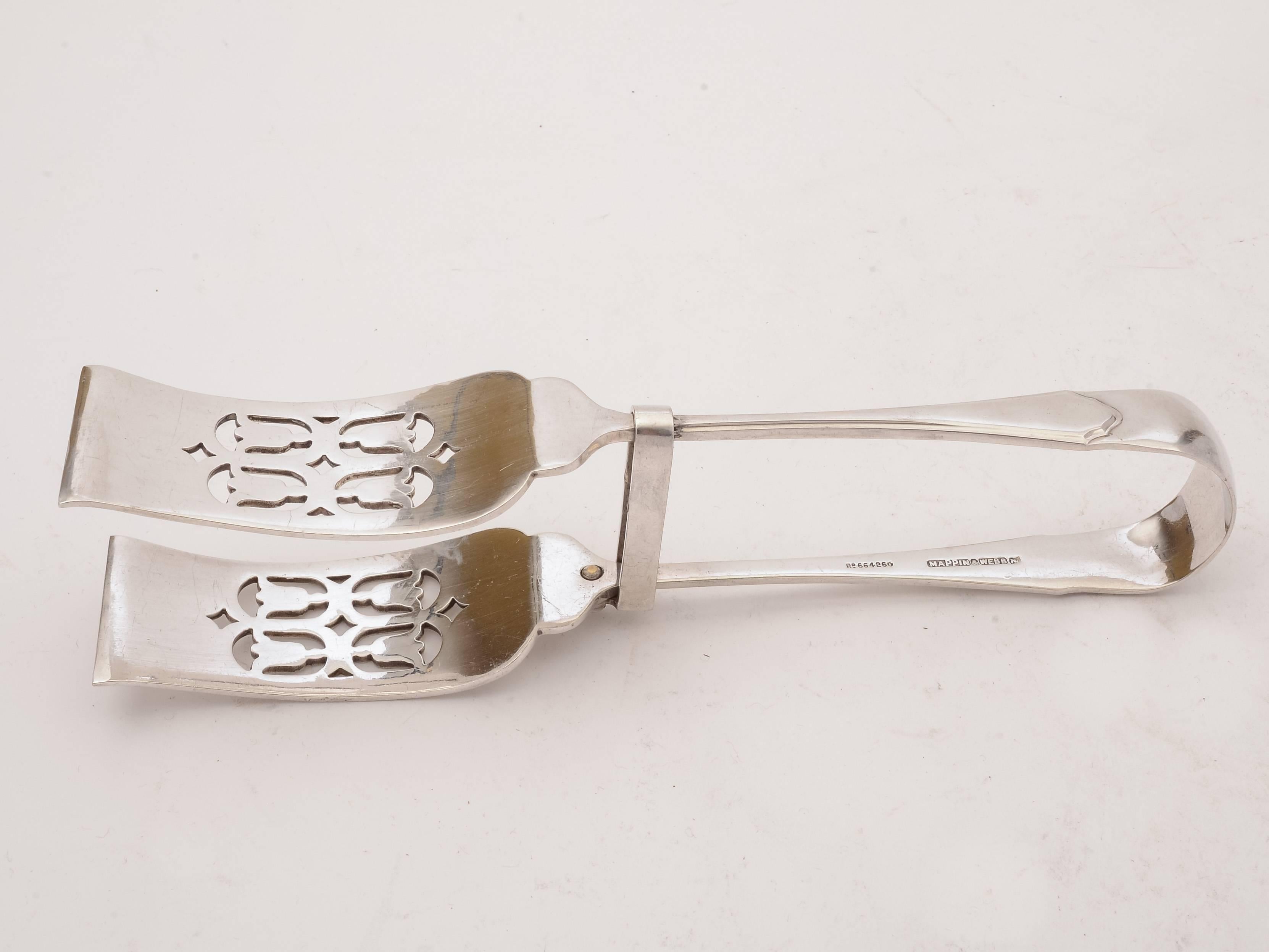 Edwardian Silver Plated Asparagus Dish with Tongs, circa 1905 In Good Condition For Sale In Umberleigh, Devon