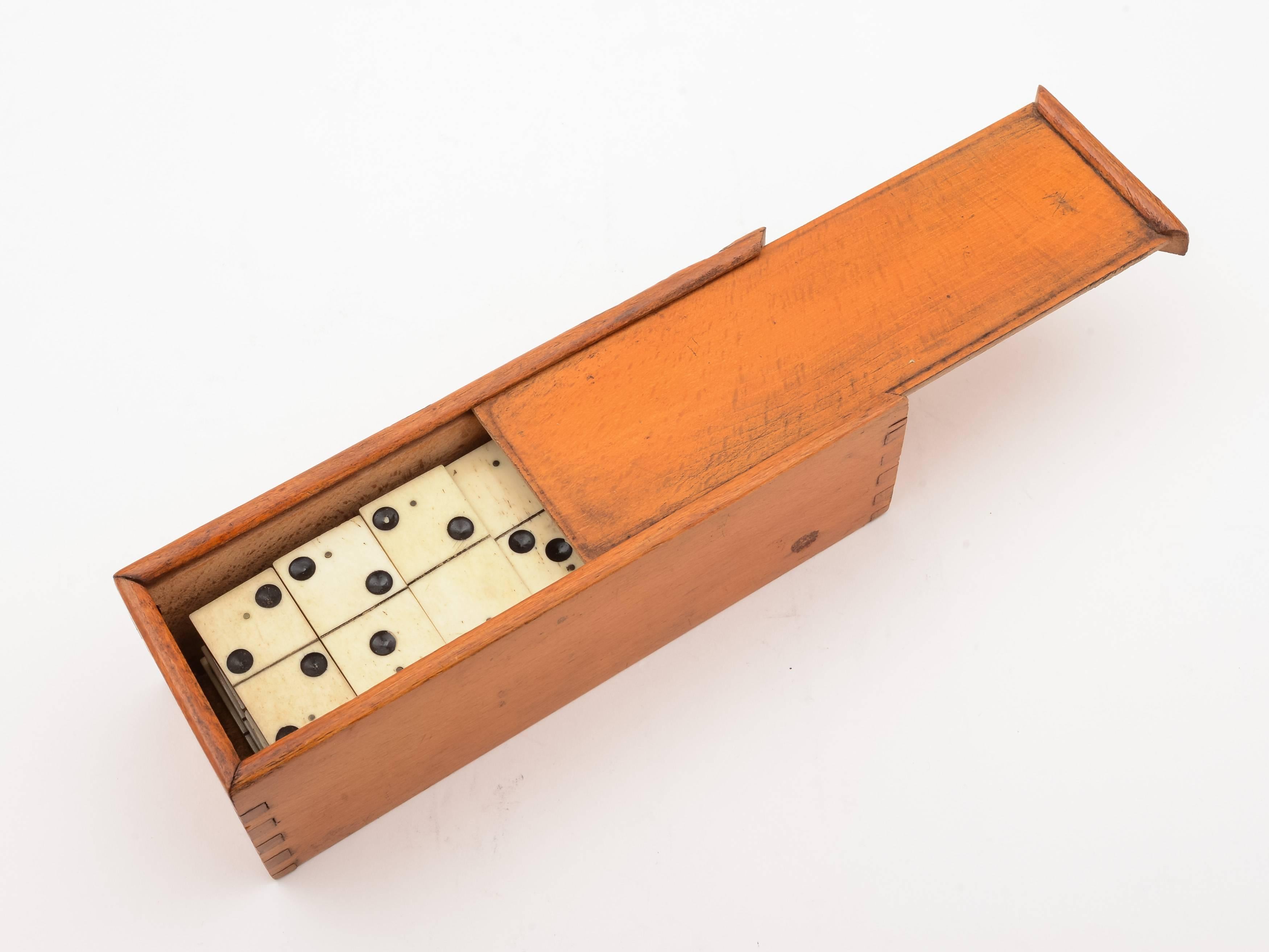 A nice English Edwardian cased bone and ebony dominoes set with original mahogany box, circa 1905.



Measurements: 
Dominoes length: 1 3/4