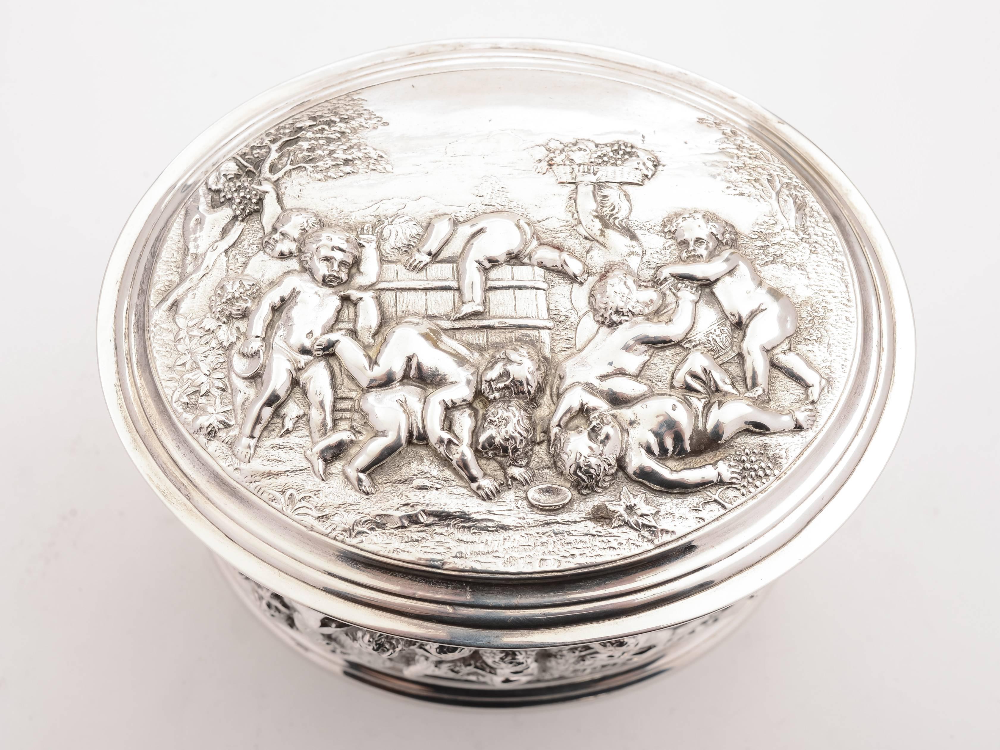 Late 19th Century Grand Victorian Silver Plated Tea Caddy, circa 1870 For Sale