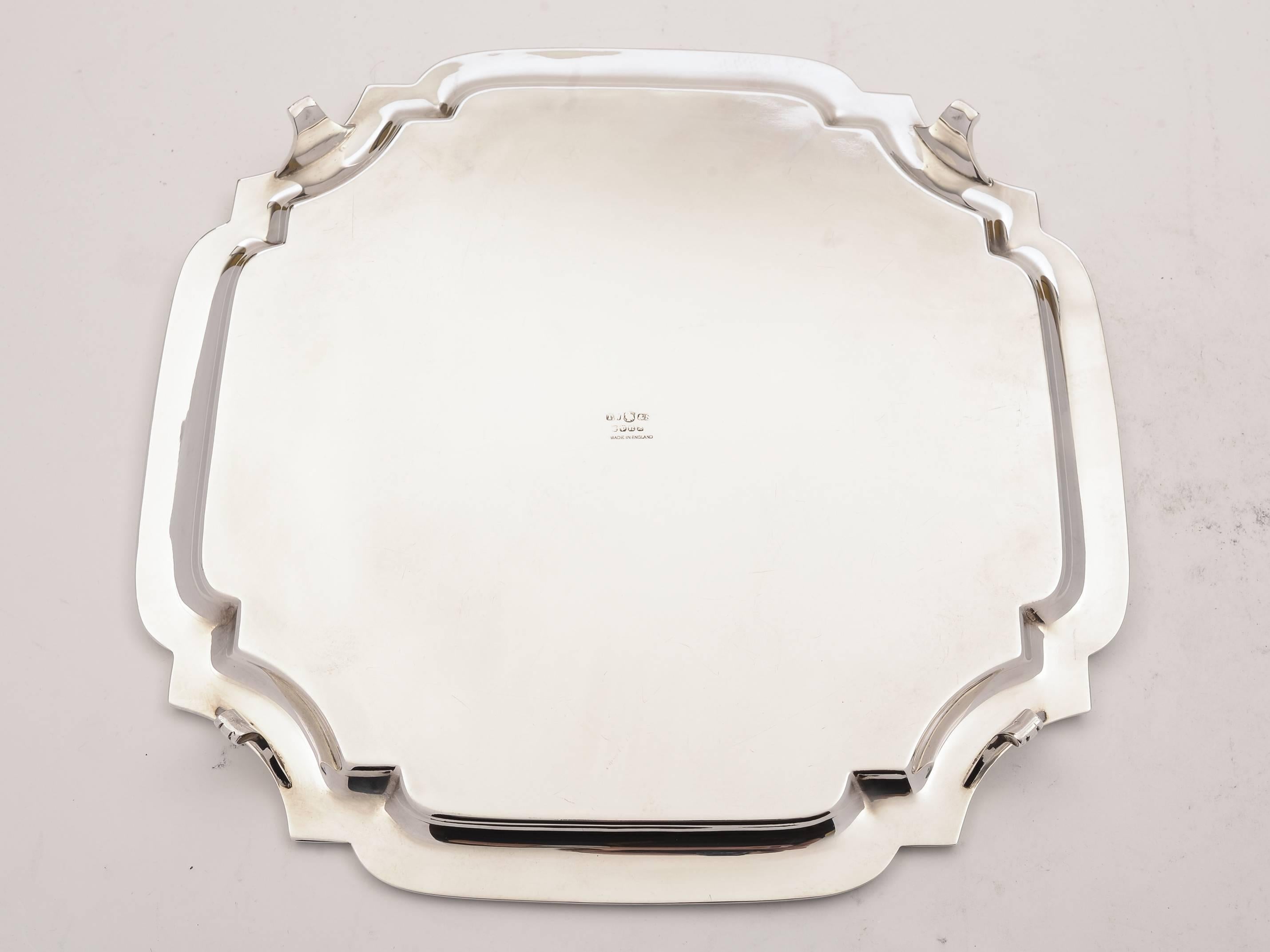 A lovely English Art Deco silver plated salver with shaped boarder and 4 shaped feet. Circa 1930.

FREE worldwide delivery.

Measurements:
Height: 1" (approx 2.5cm)
Length: 11 3/4" (approx 29.5cm)
Width: 11 3/4" (approx