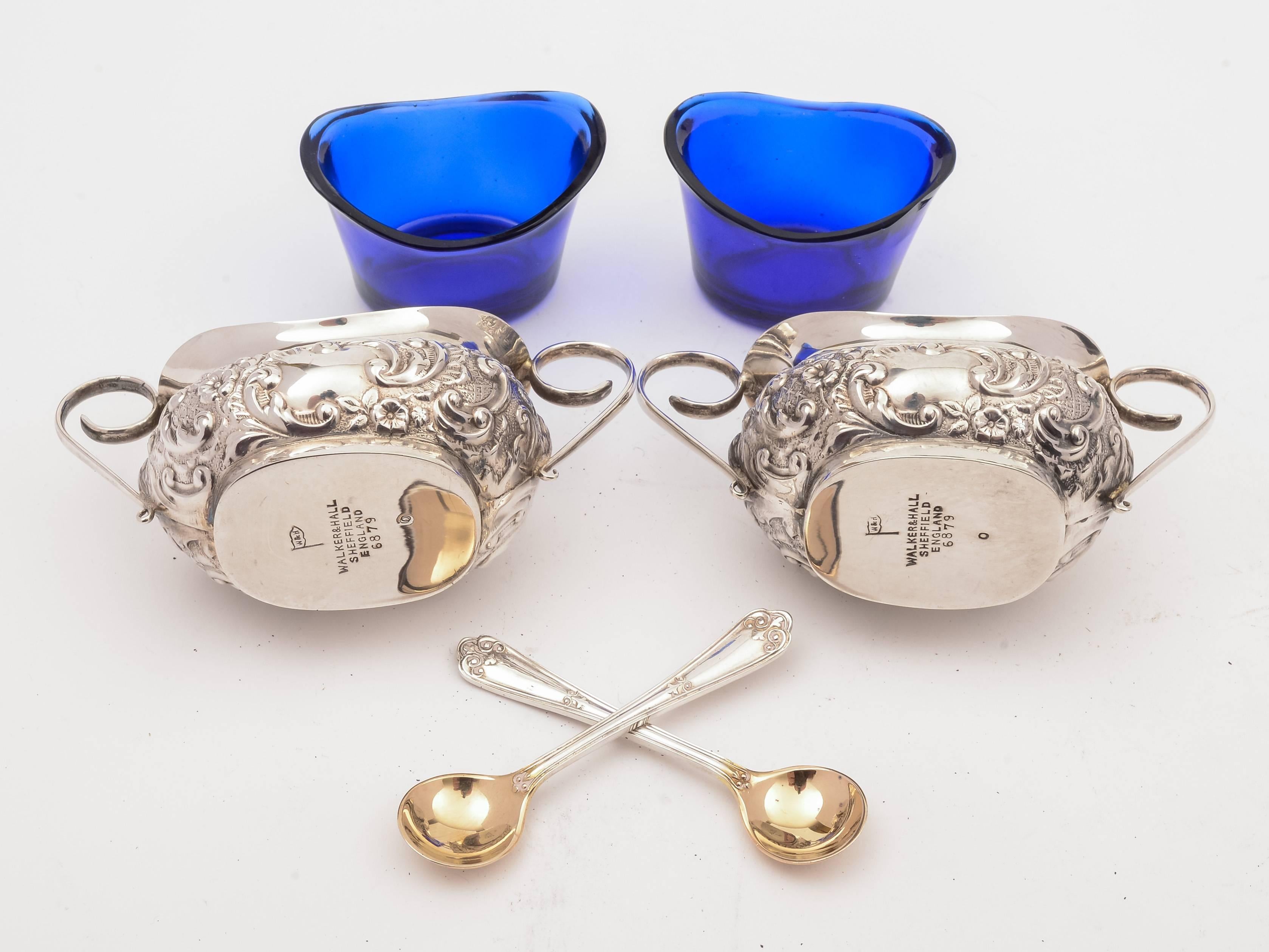 Early 20th Century Cased Pair of Edwardian Silver Salts, Sheffield, 1902 For Sale