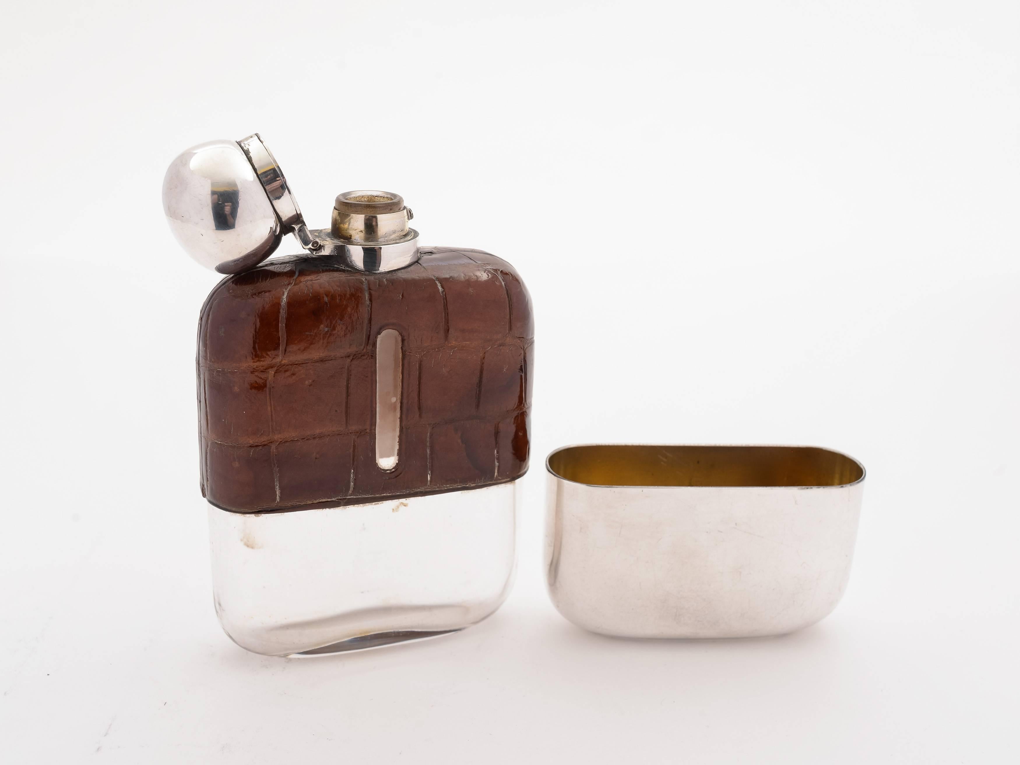 A nice English Edwardian silver plated hip flask with crocodile leather cover, bayonet top and pull-off cup. Circa 1905. 

FREE worldwide delivery.

Measurements:
Height: 5 1/2" (approx 13.75cm)
Length: 3 1/2" (approx 8.75cm)
Width: