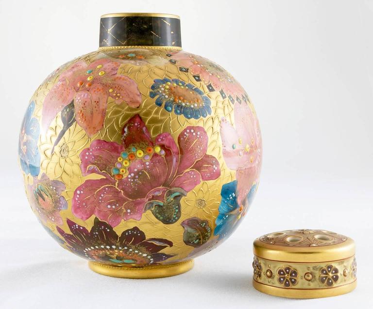 The 22 carat gilded porcelain spherical body decorated with polychrome enamels all in the Japanese style, the gilt background being representative of the Japanese gilt lacquer screen.
This is a perfect example of the highly decorated and gilded art