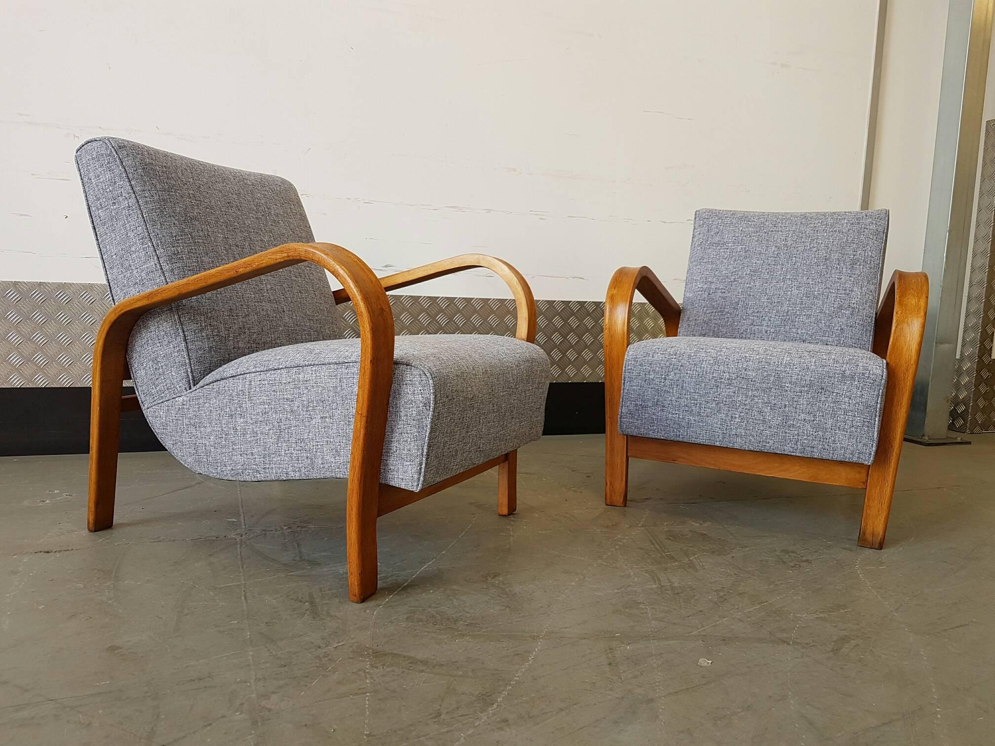 A pair of armchairs, in wood and fabric by Jindrich Halabala, Czech Republic, 1930s. Variant of the famous Halabala lounge chair. These easy chairs have an elegant curved frame of bentwood. The seating is very comfortable due the springs. The shapes