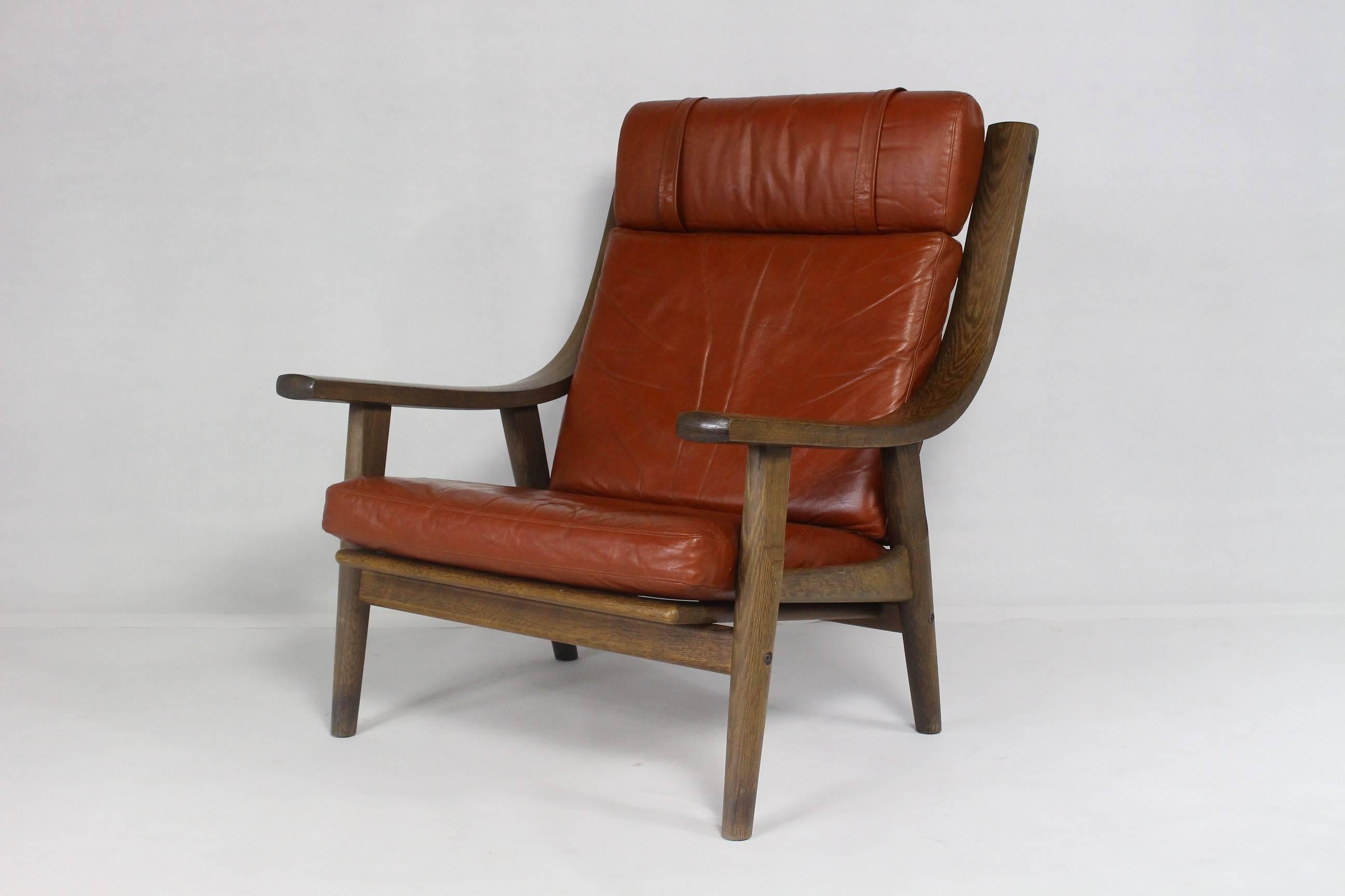 Very rare, high back lounge chair design by Hans J. Wegner in 1973. Made of solid teak and original cushions in leather.
 
Fabrics used are the highest quality.
 
The shape has been kept in every detail as original.