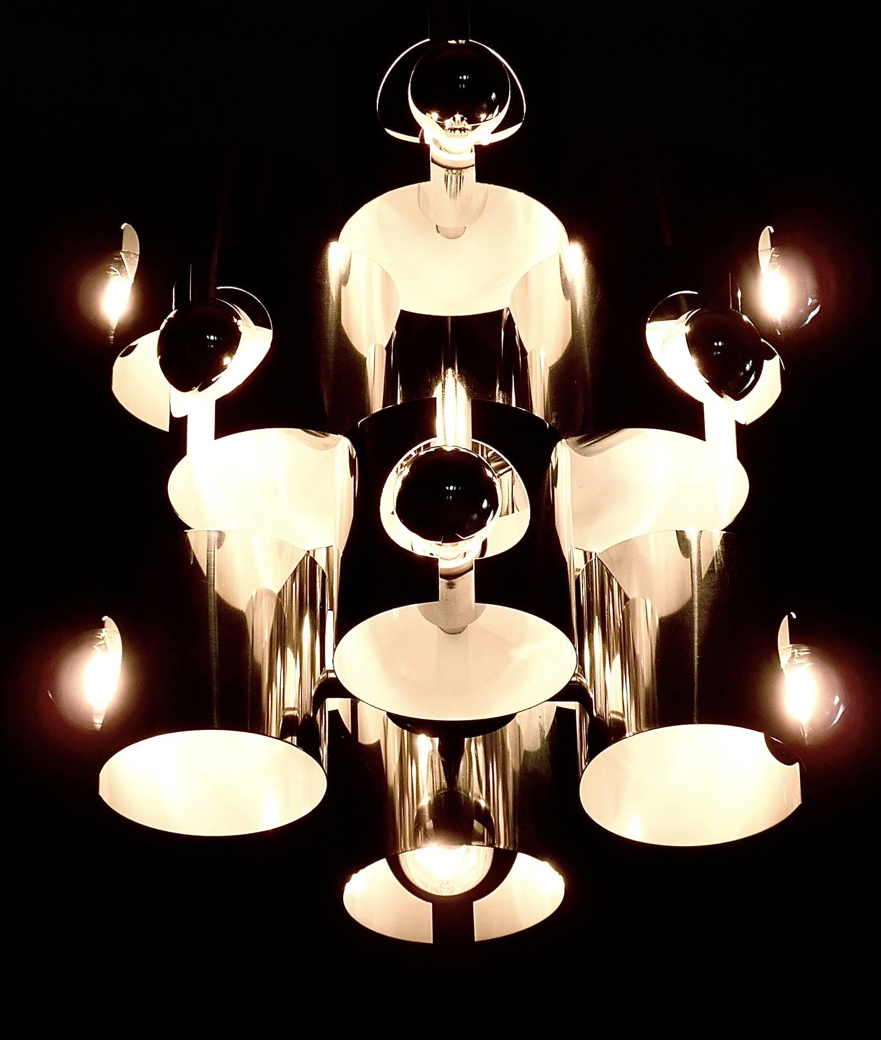 Verchromtes Metall Atomic-Kronleuchter von Gaetano Sciolari Op Art Pop, Italien, um 1970 (Italienisch) im Angebot