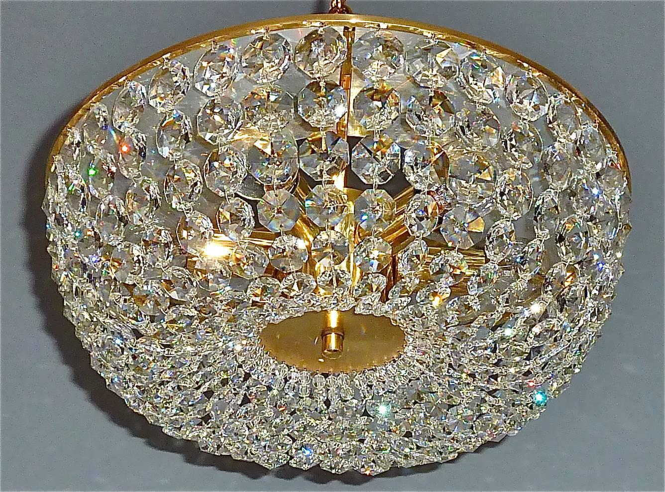 Beautiful Mid-Century sparkling diamond-shaped cut crystal glass and patinated brass chandelier by Bakalowits & Söhne, Vienna, circa 1960s. This piece, stamped No. 22, is of high quality and made with best materials, comparable to Palwa and Lobmeyr.