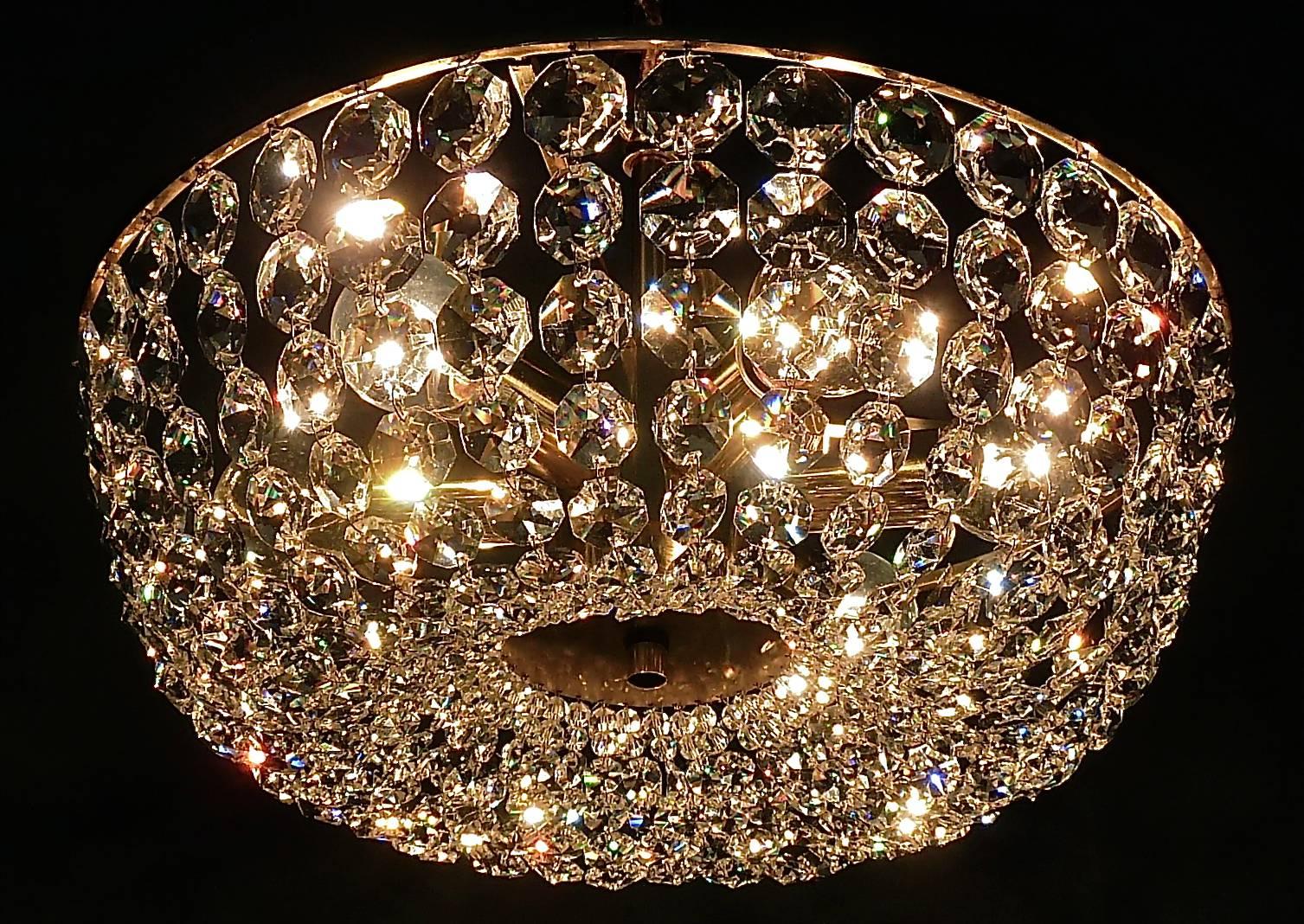 Bakalowits-Kronleuchter, facettiertes Kristallglas, vergoldetes Messing, Palwa, 1960er Jahre (Mitte des 20. Jahrhunderts) im Angebot